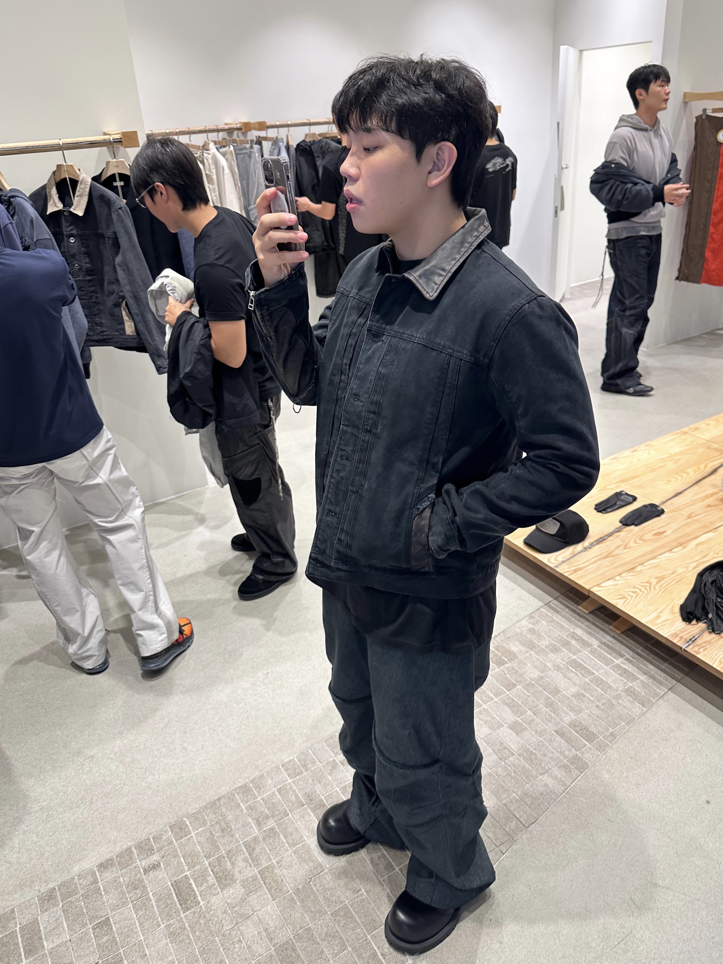 Xlim Ep.6 01 Sleeve T-Shirt Black, Xlim Ep.6 04 Trousers Black 착용 스타일 - 3