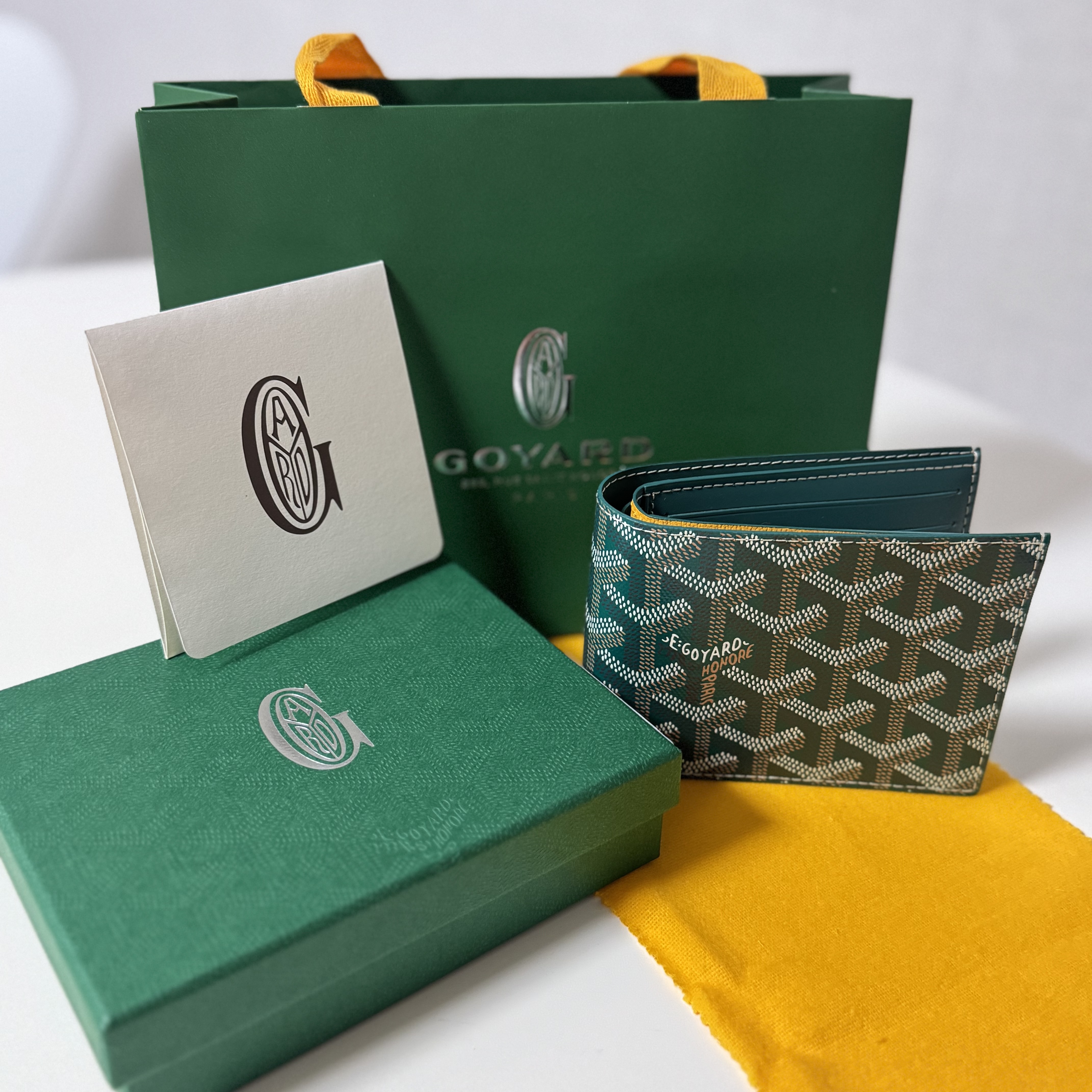 Goyard Victoire Wallet Green 착용 스타일 - 2