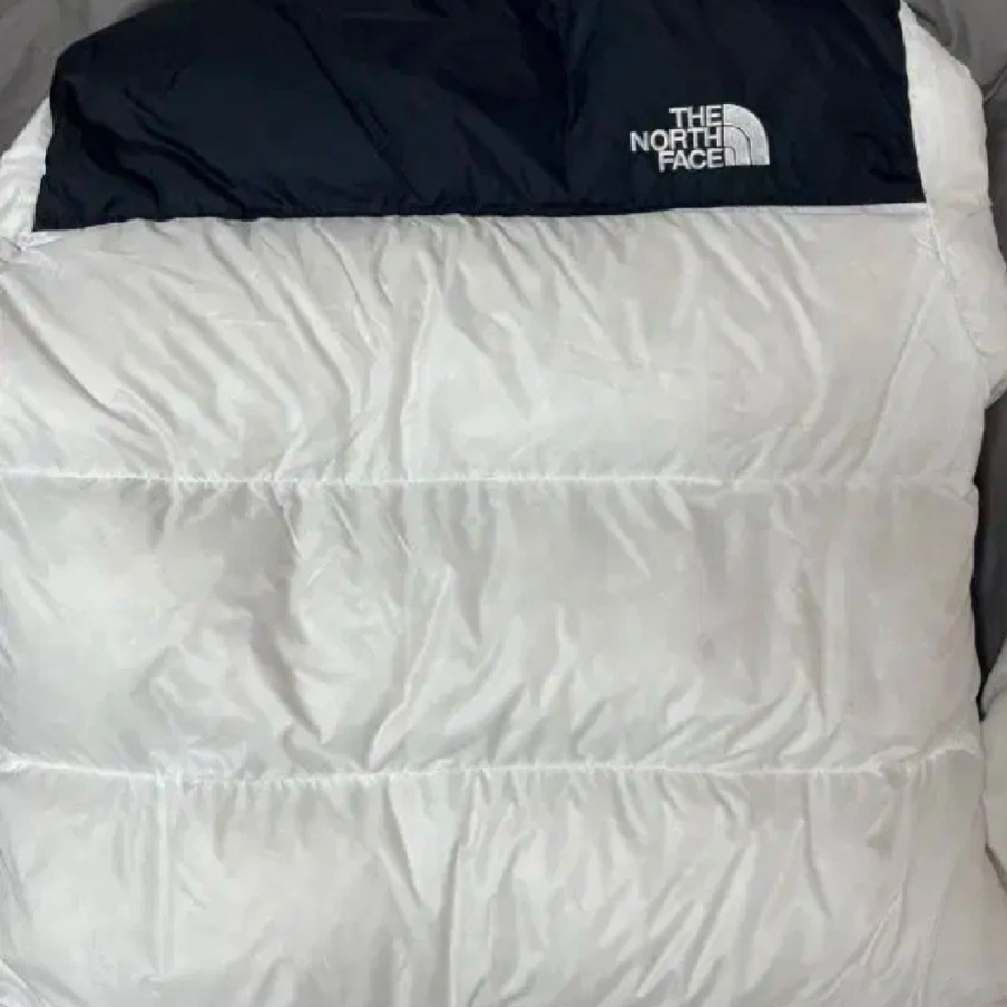 The North Face 1996 Eco Nuptse Jacket White 착용 스타일