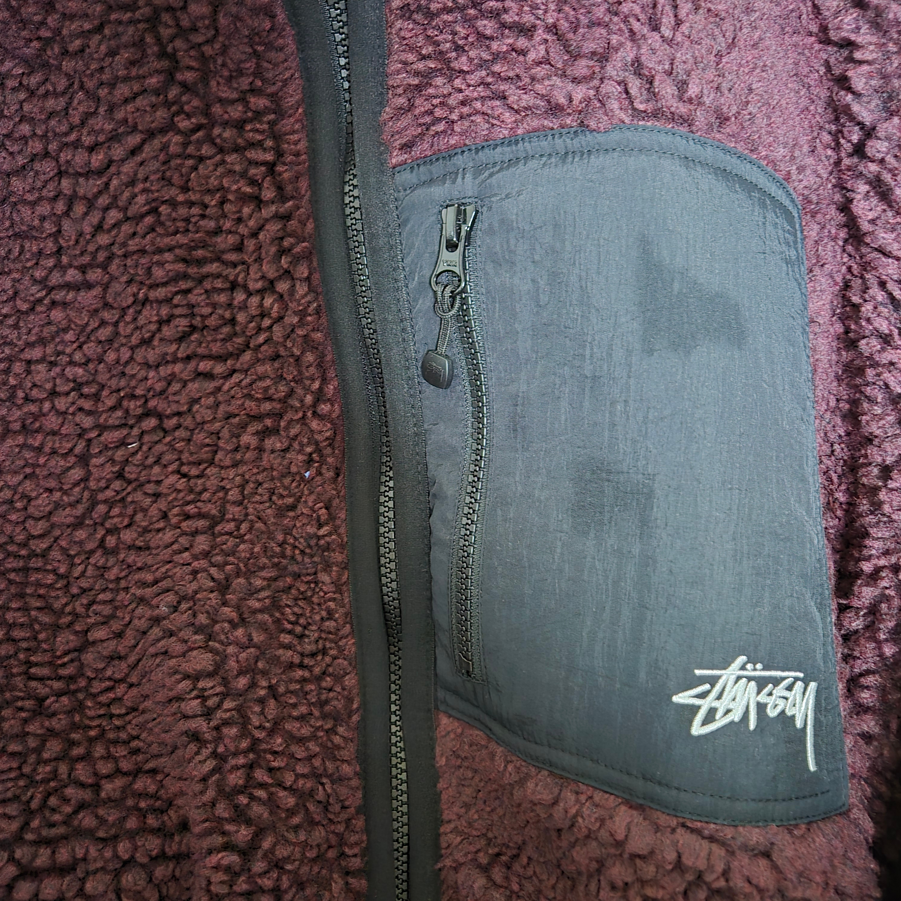 Stussy Sherpa Reversible Jacket Burgundy 착용 스타일
