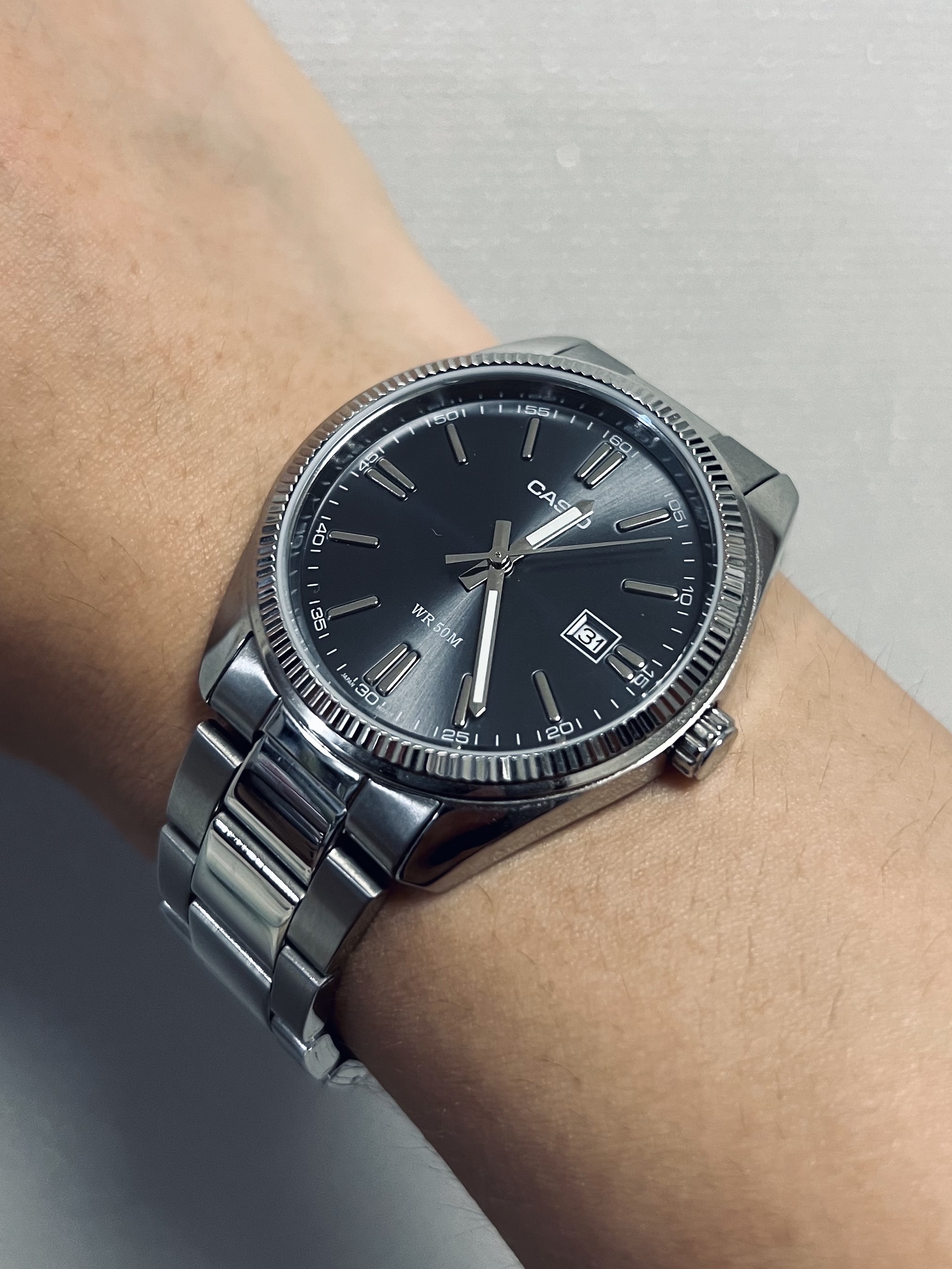 Casio MTP-1302D-1A1, Casio MTP-1183E-7A 착용 스타일 - 1