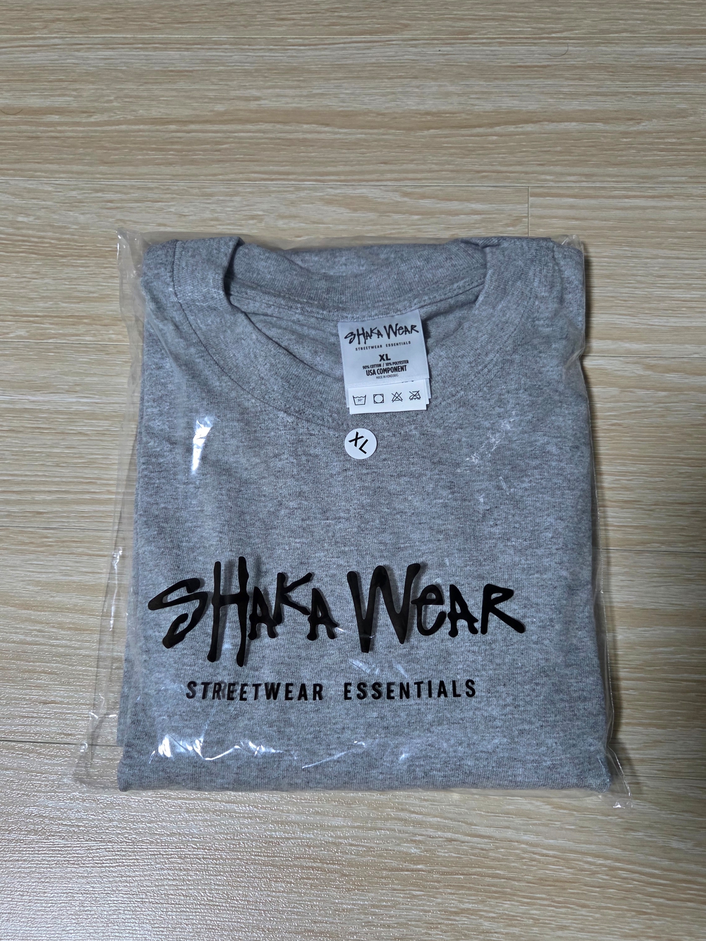 Shaka Wear 7.5oz Max Heavyweight Short Sleeve Heather Gray 착용 스타일 - 1
