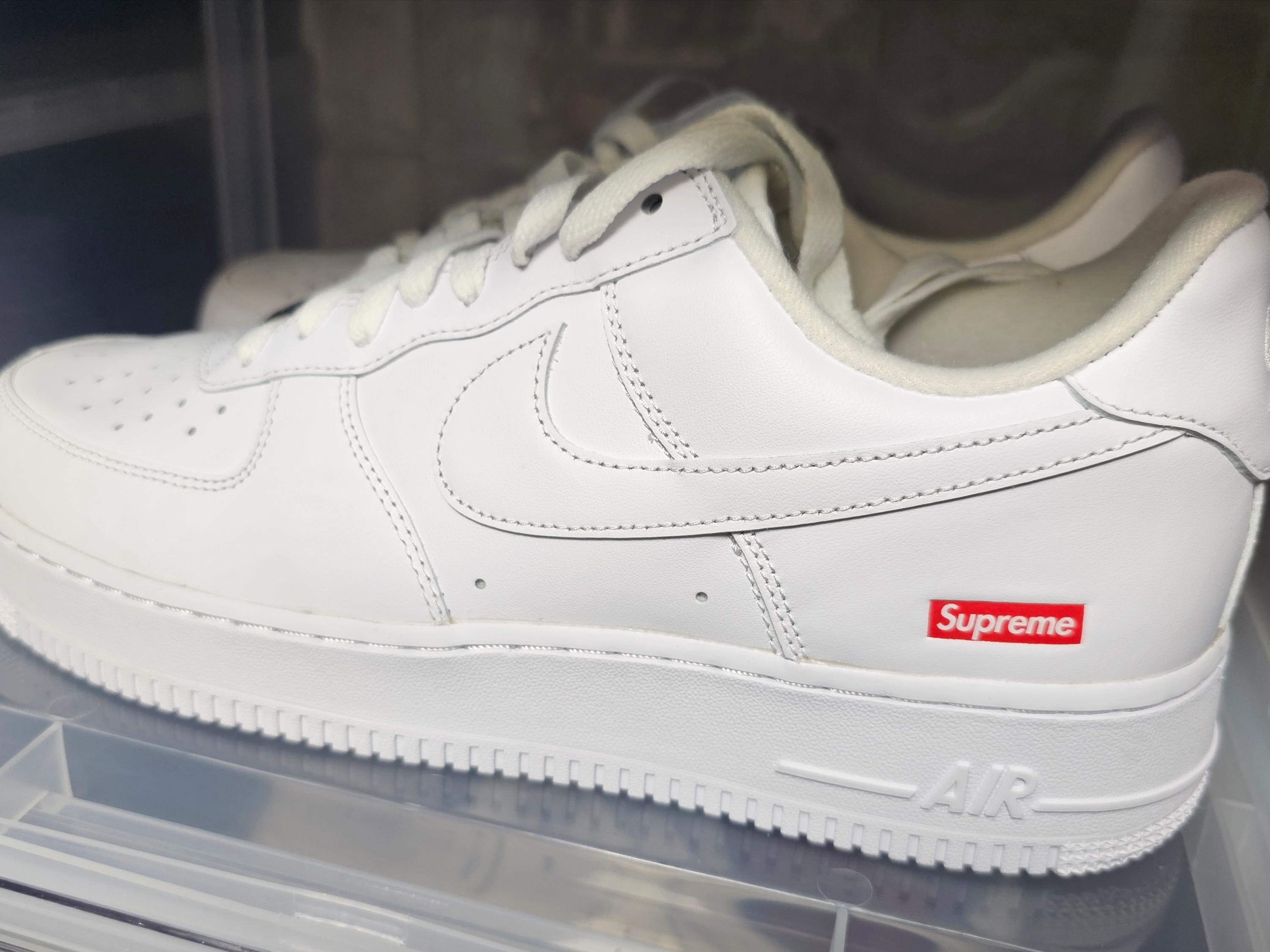 Nike x Supreme Air Force 1 Low White 착용 스타일