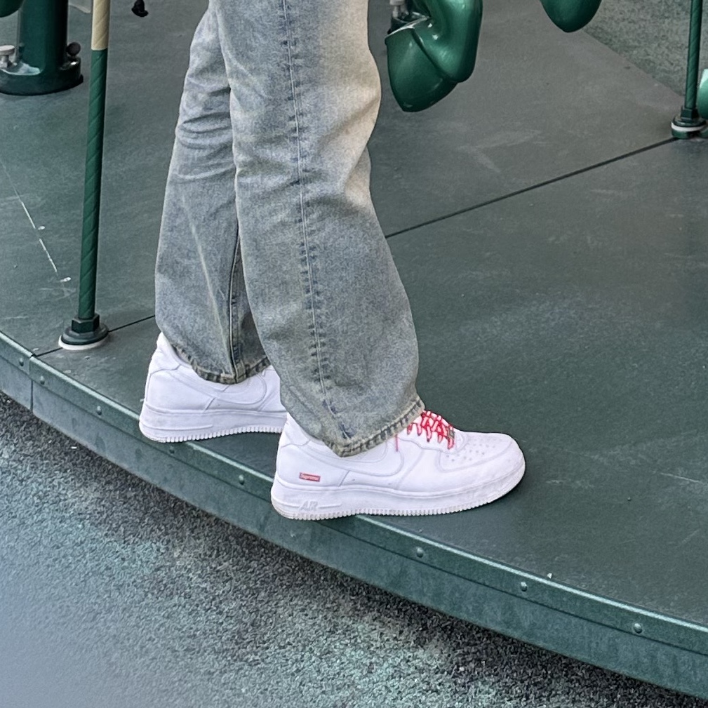 Nike x Supreme Air Force 1 Low White 착용 스타일