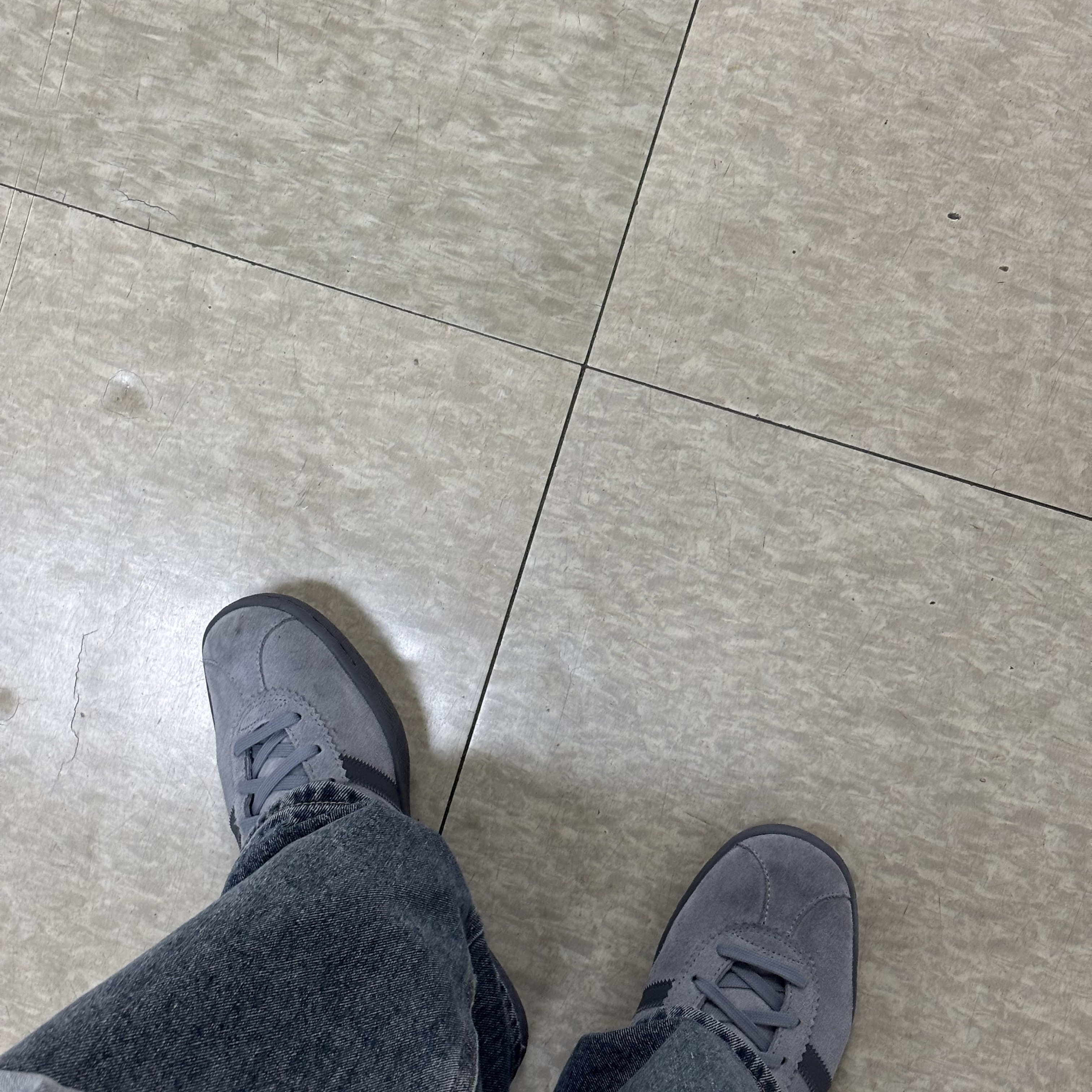 Adidas Stadt Grey Three Grey Five 착용 스타일