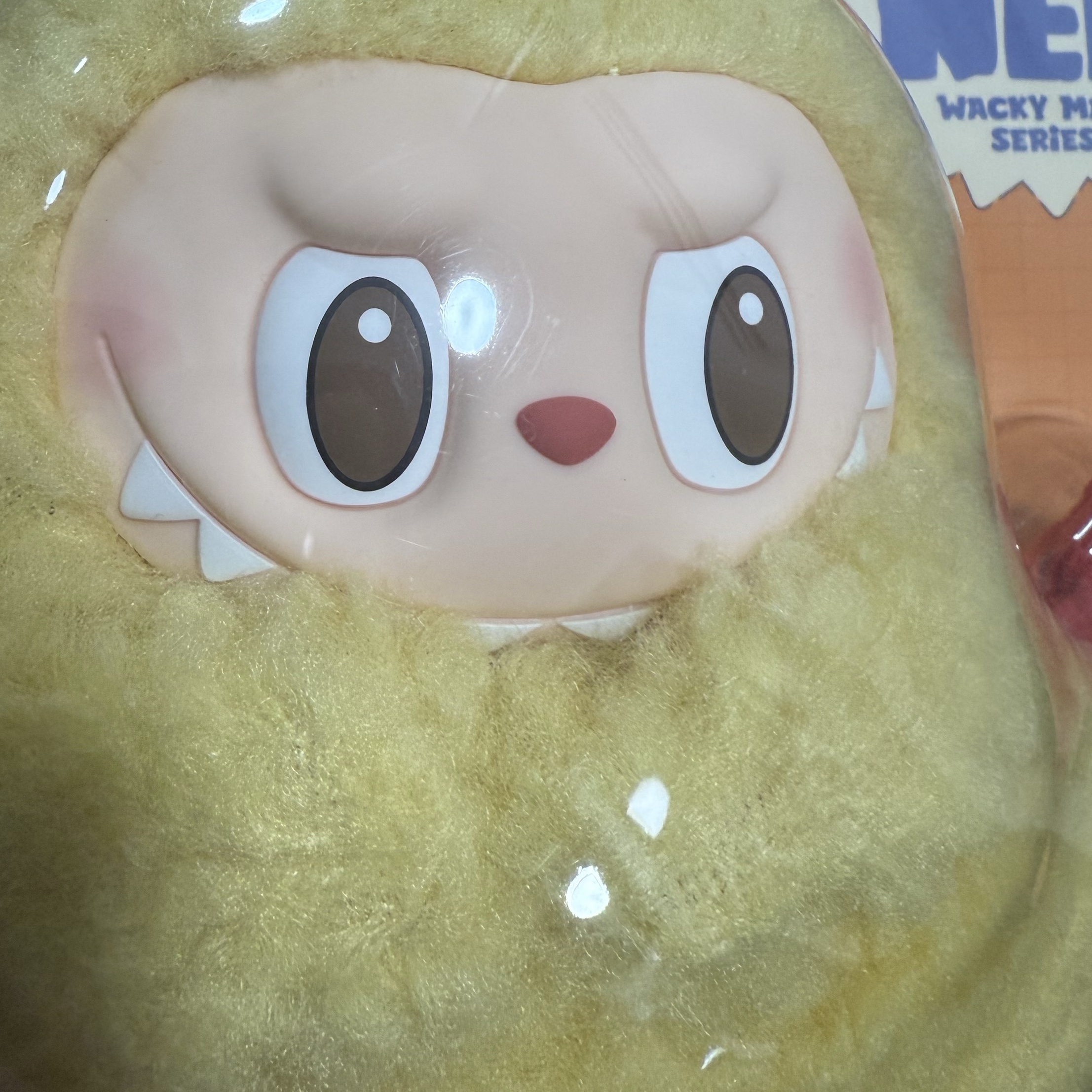 Pop Mart Labubu The Monsters Wacky Mart Series Earphone Case 착용 스타일