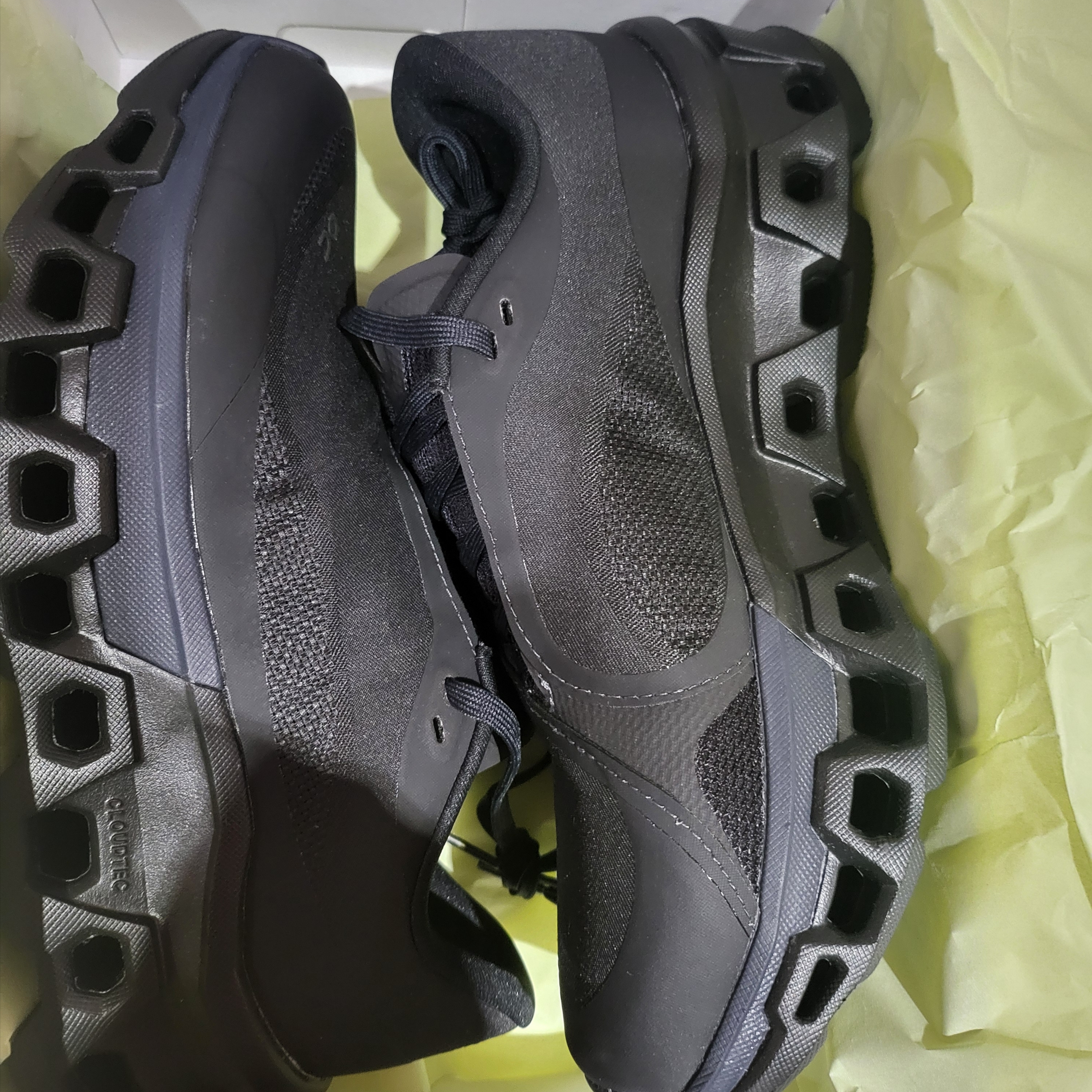 On Running x Post Archive Faction (Paf) Cloudmonster 2 Thorn Brown 착용 스타일