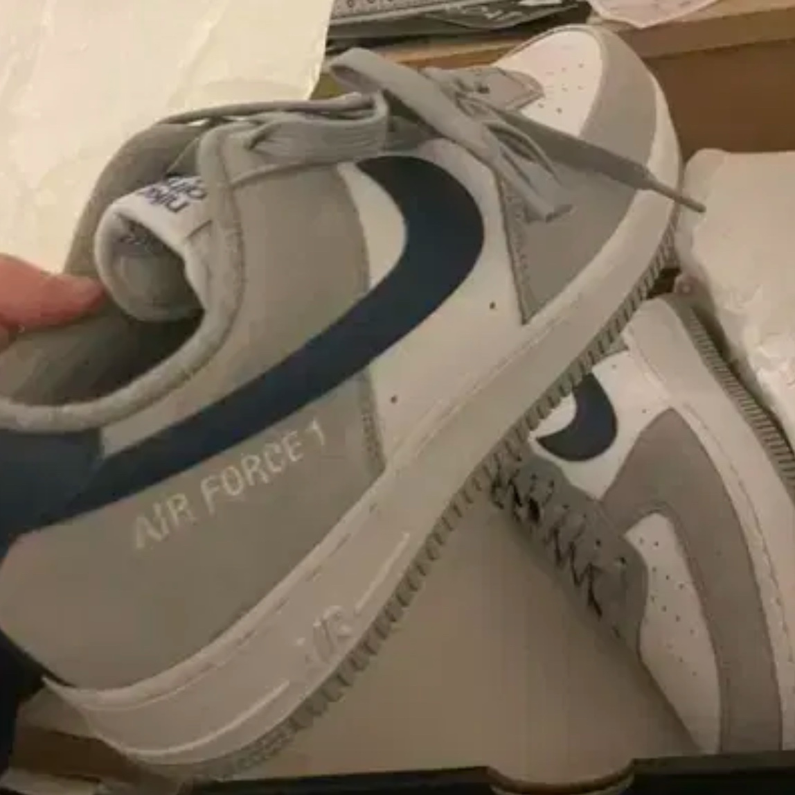 Nike Air Force 1 '07 LV8 Athletic Club Light Smoke Grey Marina 착용 스타일