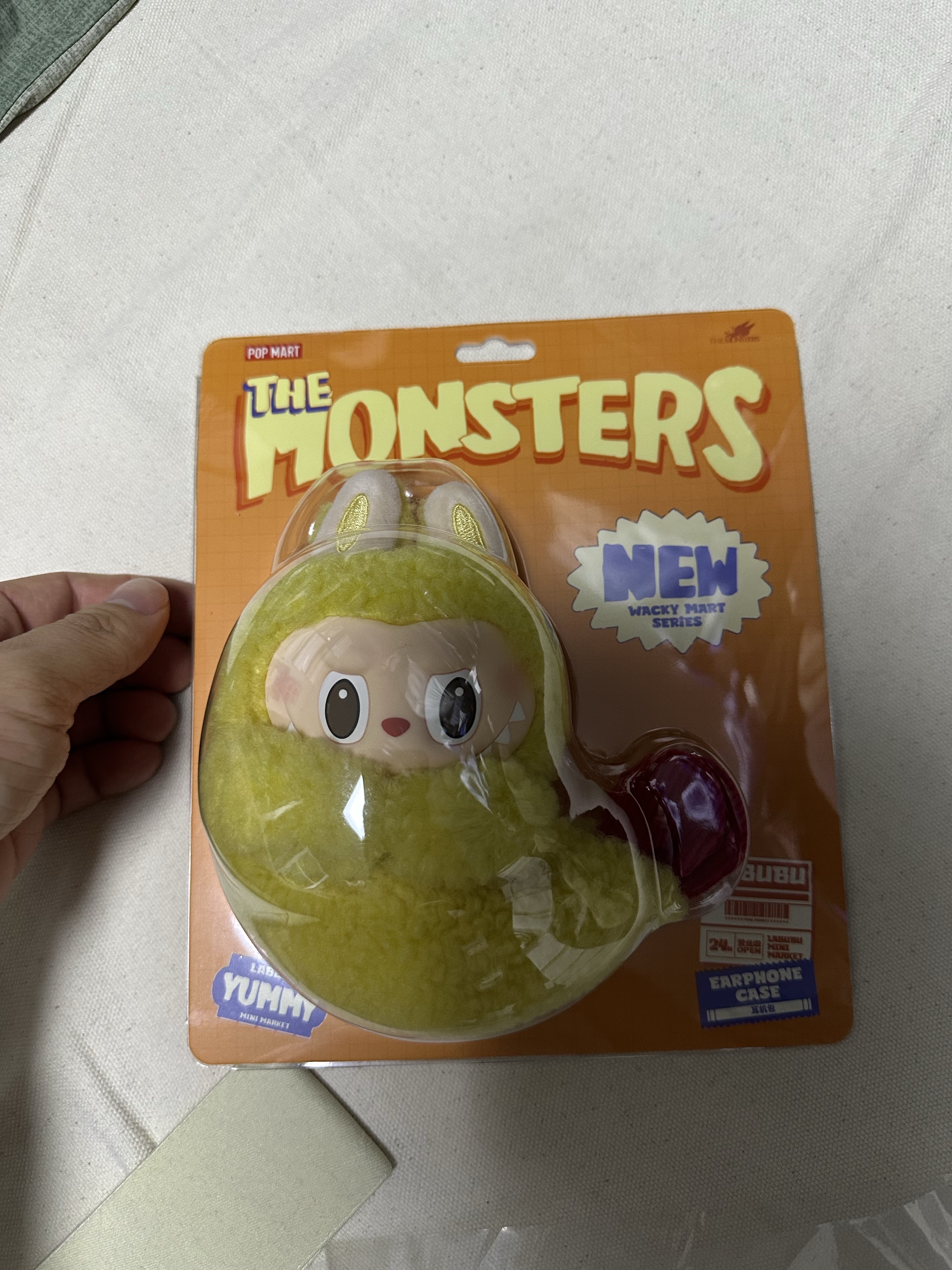 Pop Mart Labubu The Monsters Wacky Mart Series Earphone Case 착용 스타일
