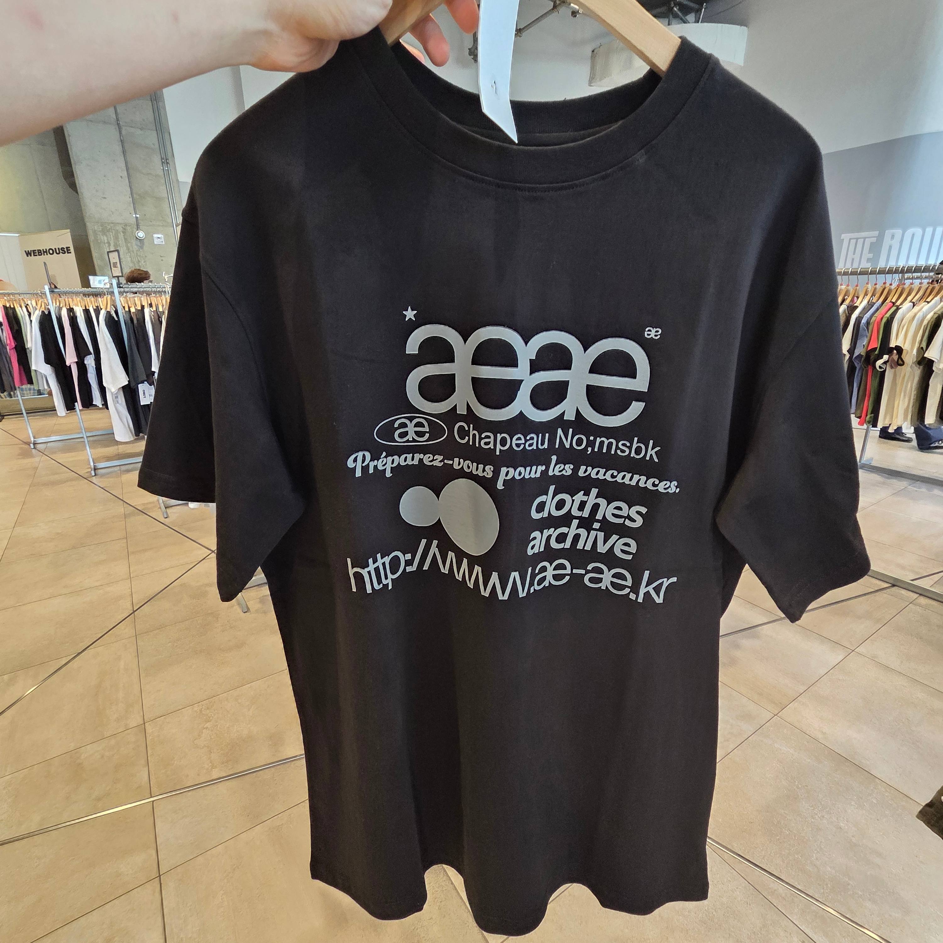 AEAE Web Logo T-shirts Black 착용 스타일