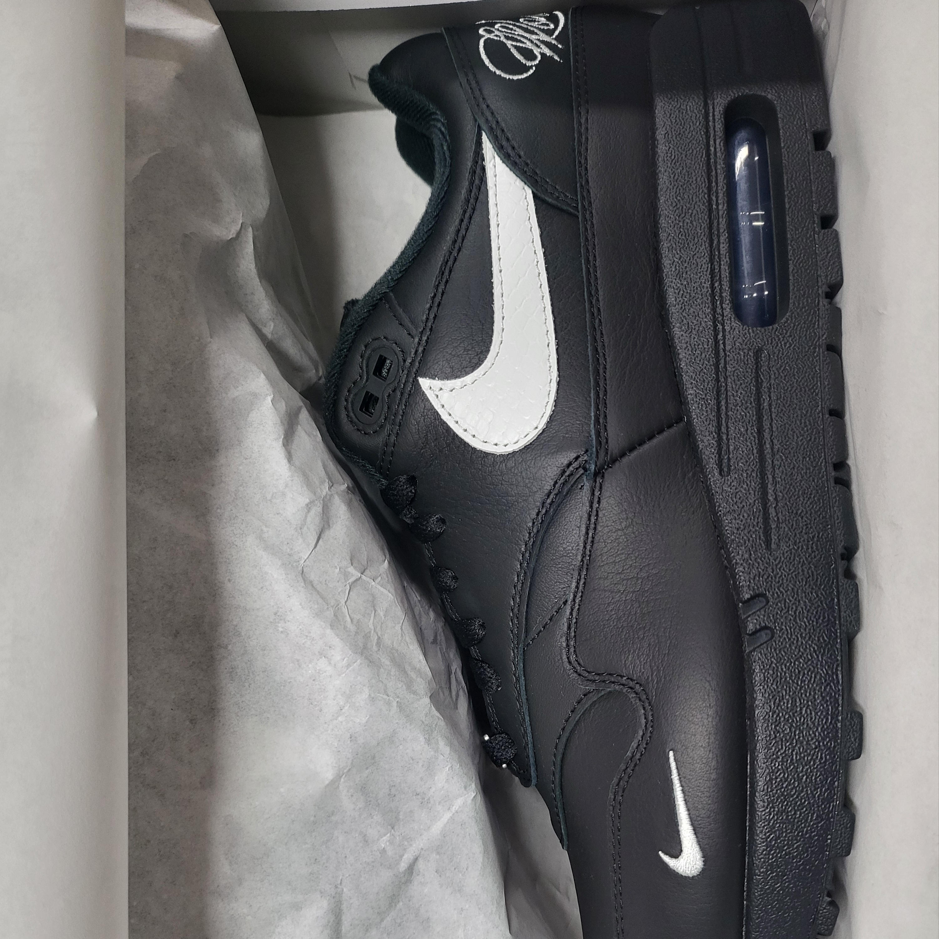 Nike x Supreme Air Max 1 '87 Black White - 25SS 착용 스타일