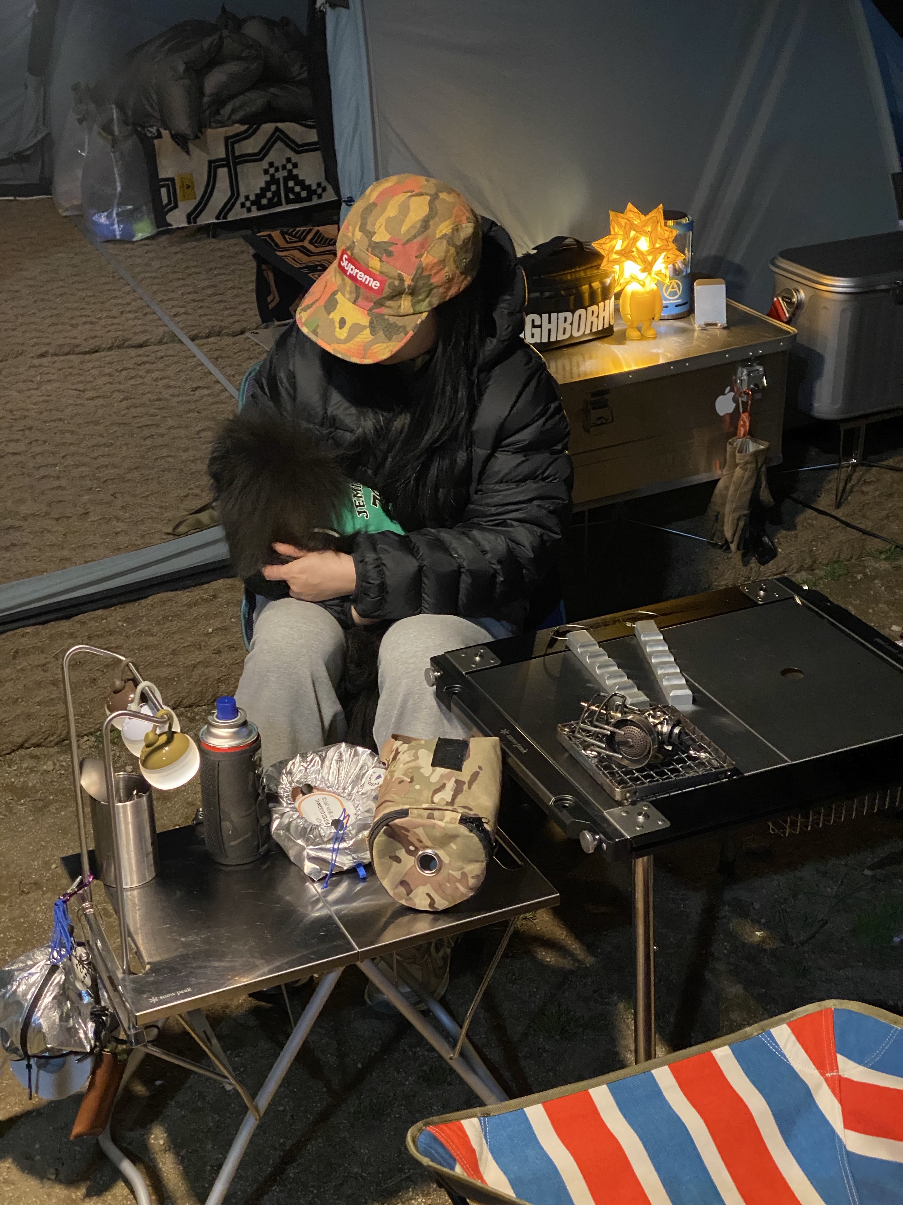 Supreme Washed Canvas Camp Cap Tan Camo - 24SS, Supreme Micro Down Half Zip Hooded Pullover Black - 24FW 착용 스타일