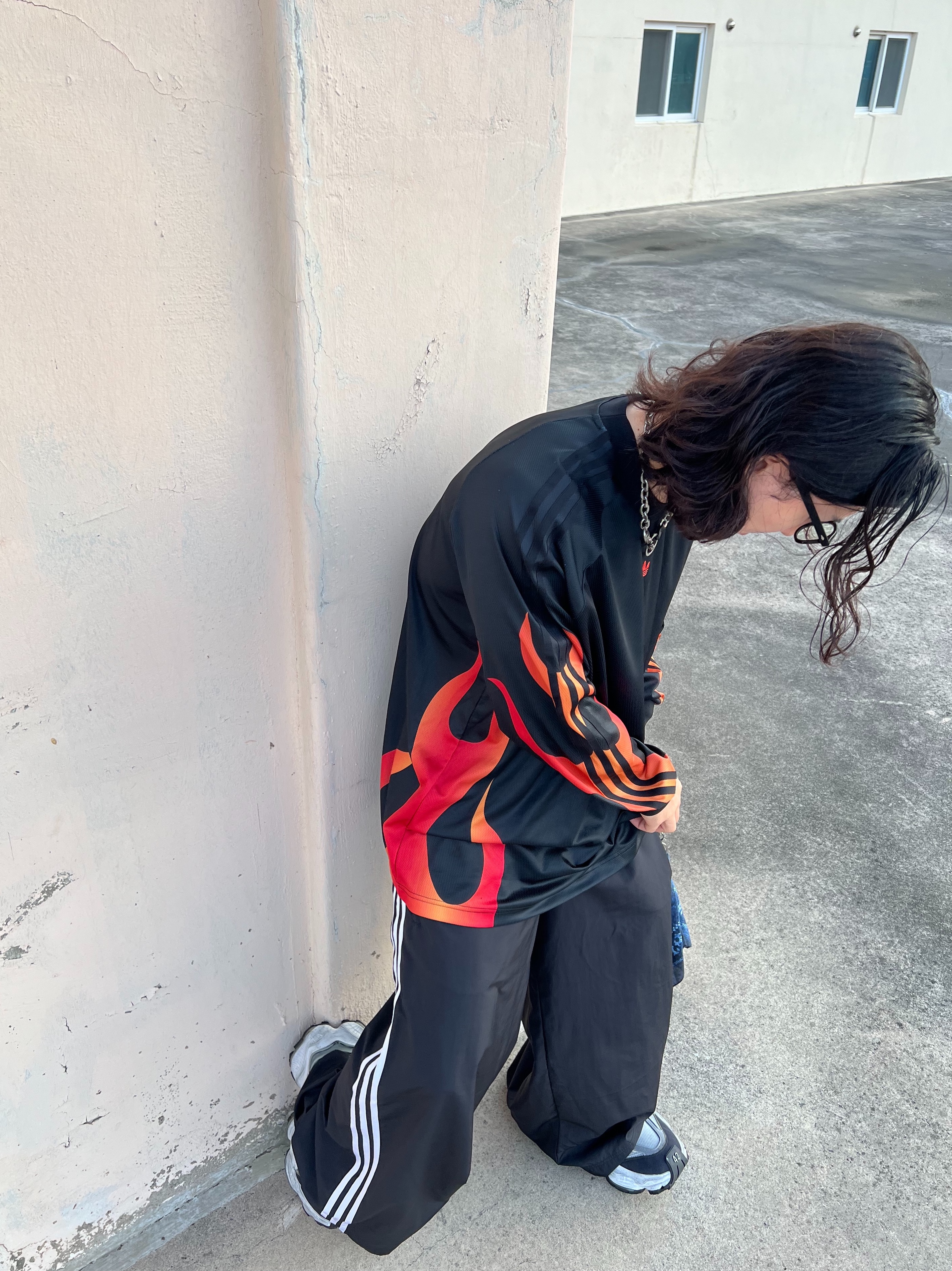 (W) Adidas Adilenium Season 3 Oversized Track Pants Black - KR Sizing, Balenciaga Cargo Sneakers White Grey 착용 스타일 - 5