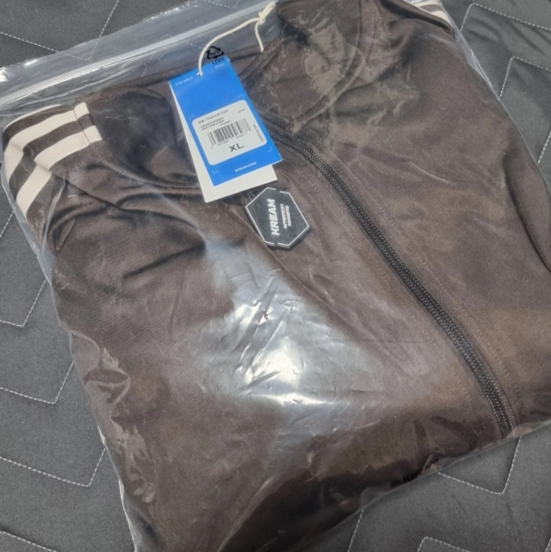 Adidas Originals Track Jacket Gender Neutral Dark Brown Wonder White - KR Sizing 착용 스타일