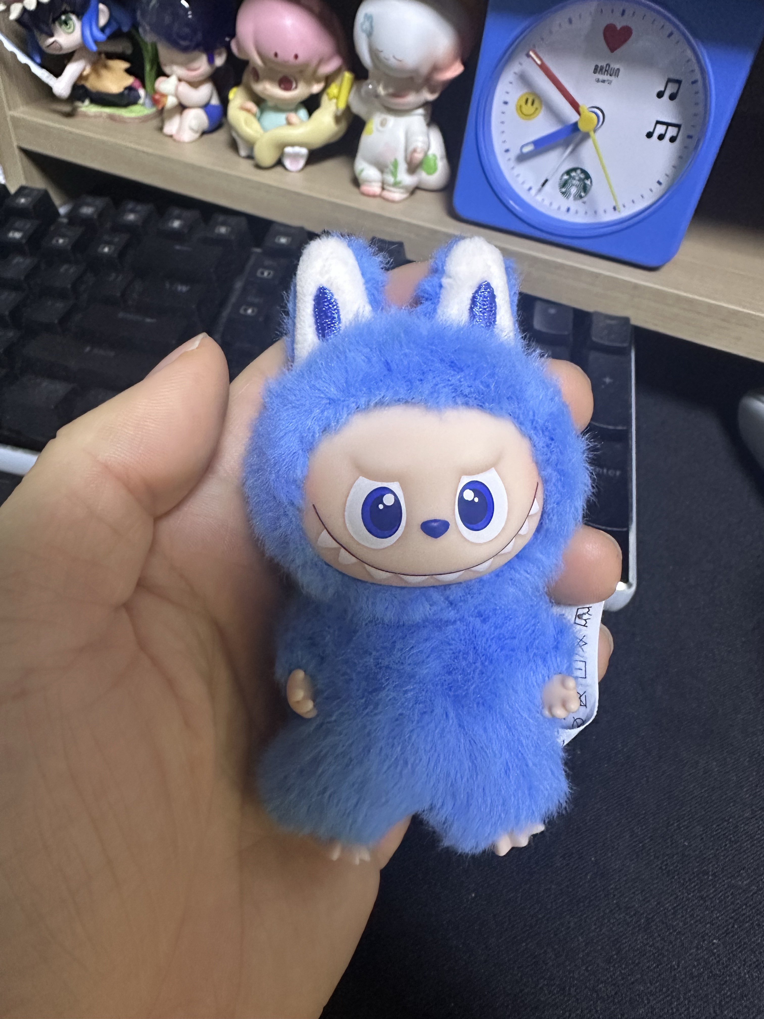 Pop Mart Labubu The Monsters Pin For Love Series Vinyl Plush Pendant (N-Z) O (Opened Case) 착용 스타일