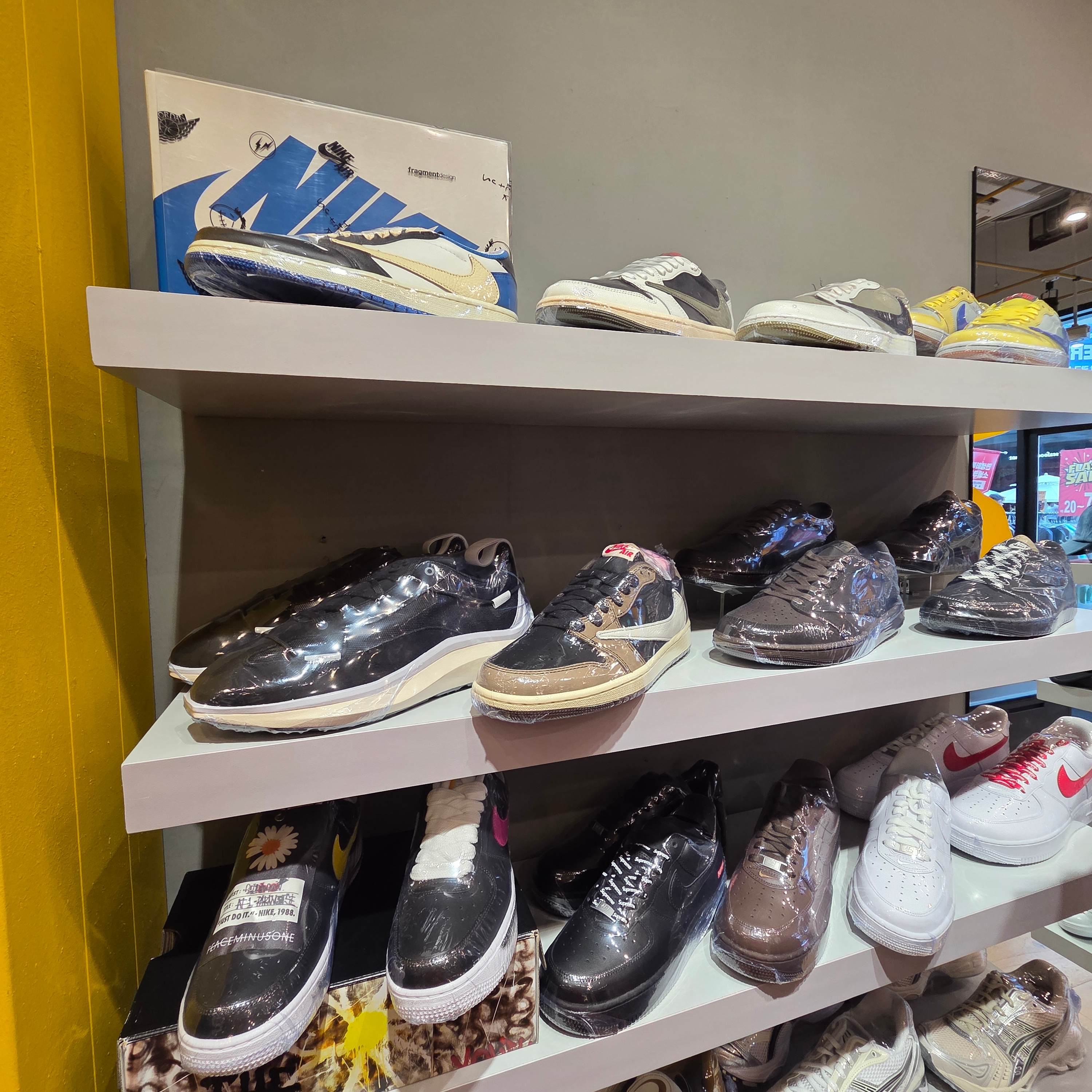 Jordan 1 x Travis Scott x Fragment Retro Low OG SP Military Blue, (W) Jordan 1 x Travis Scott Retro Low OG SP Canary 착용 스타일