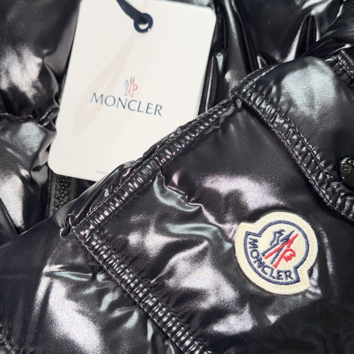 Moncler Maya Short Down Jacket Black - 24FW 착용 스타일