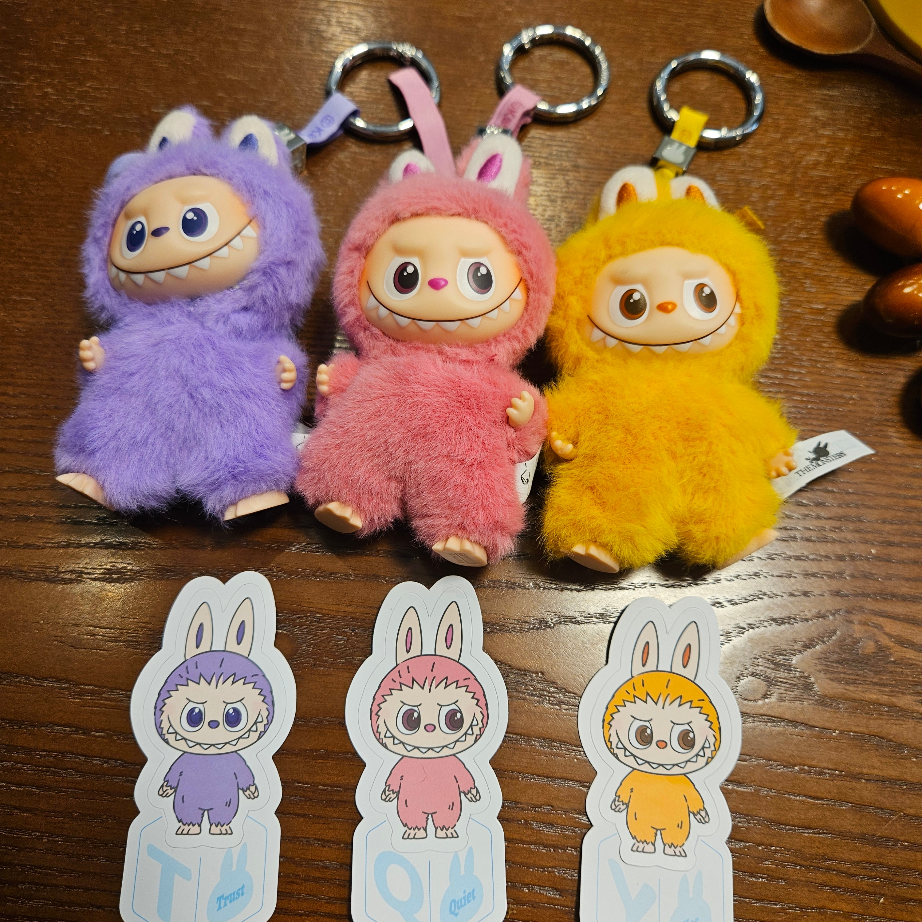 Pop Mart Labubu The Monsters Pin For Love Series Vinyl Plush Pendant (N-Z) Q (Opened Case), Pop Mart Labubu The Monsters Pin For Love Series Vinyl Plush Pendant (N-Z) Y (Opened Case) 착용 스타일 - 1