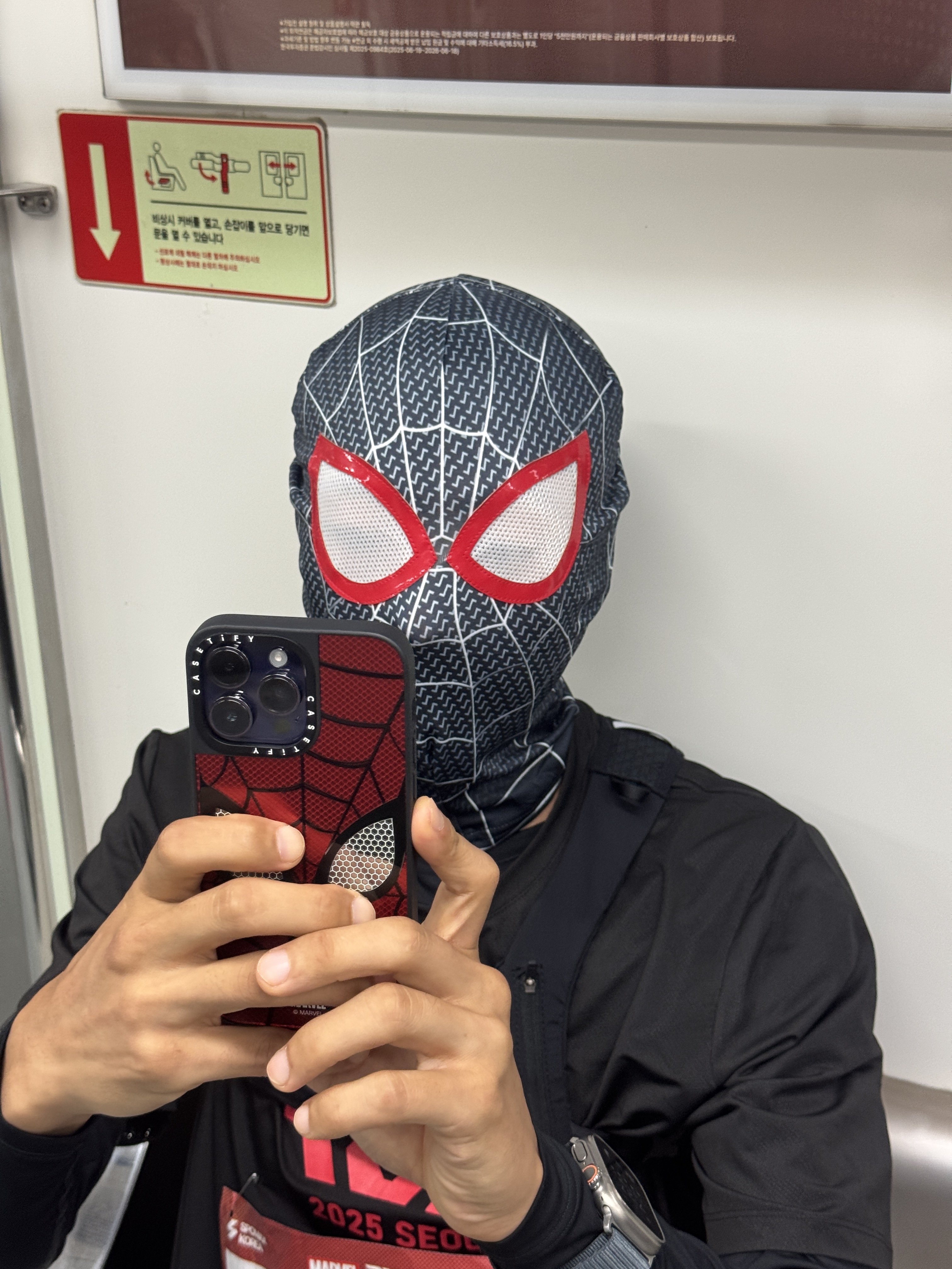 Casetify x Marvel iPhone Spider-Man Mask Magsafe Impact Case Clear Black 착용 스타일