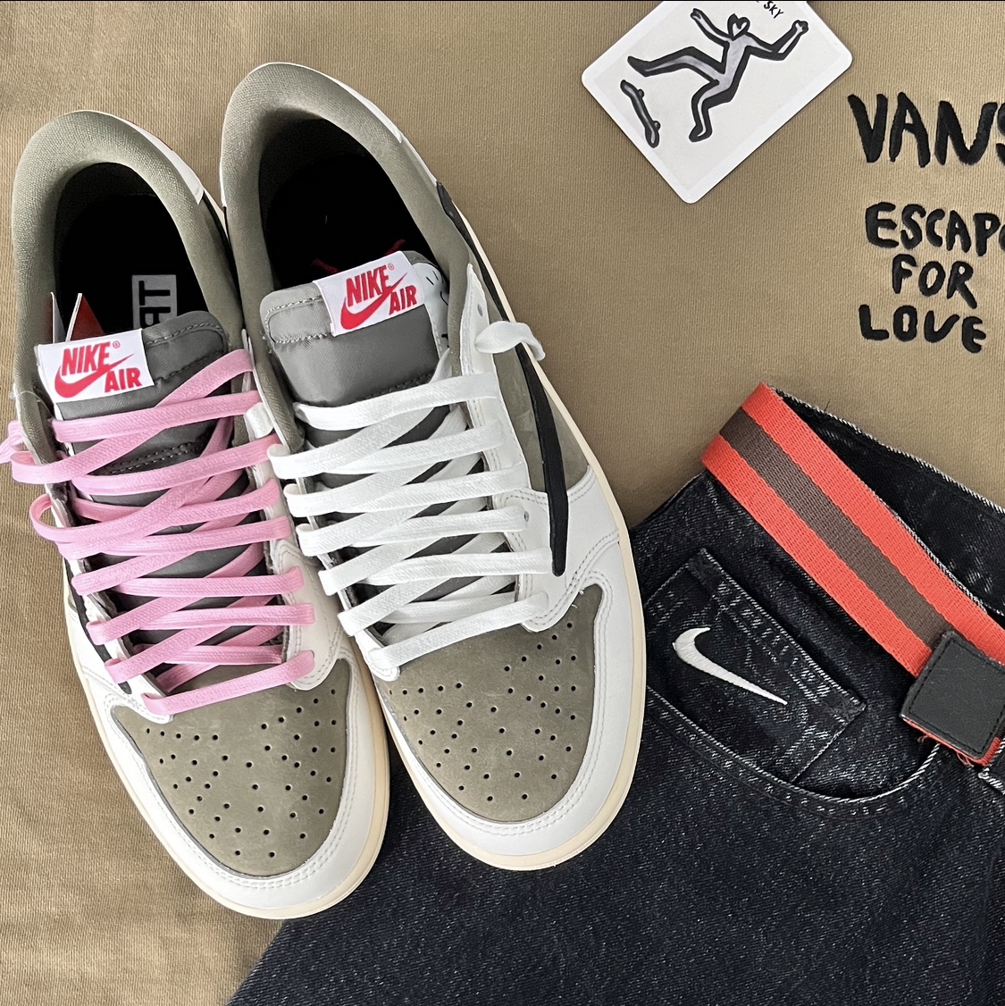 Jordan 1 x Travis Scott Retro Low OG SP Reverse Olive, Supreme x Nike Denim Short Black - 24SS 착용 스타일 - 1