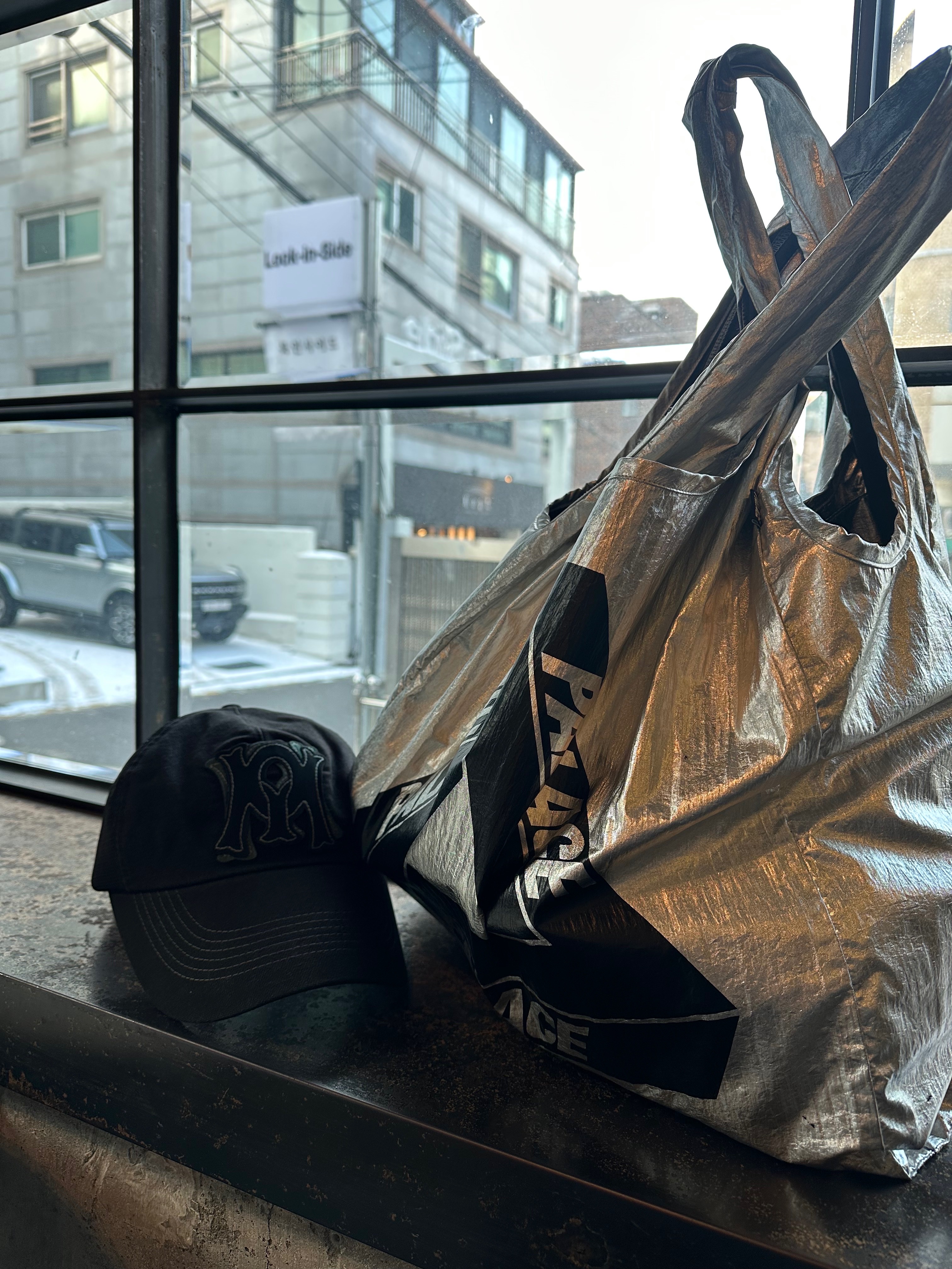 Palace Palace Shop Reusable Bag Silver - 22FW 착용 스타일