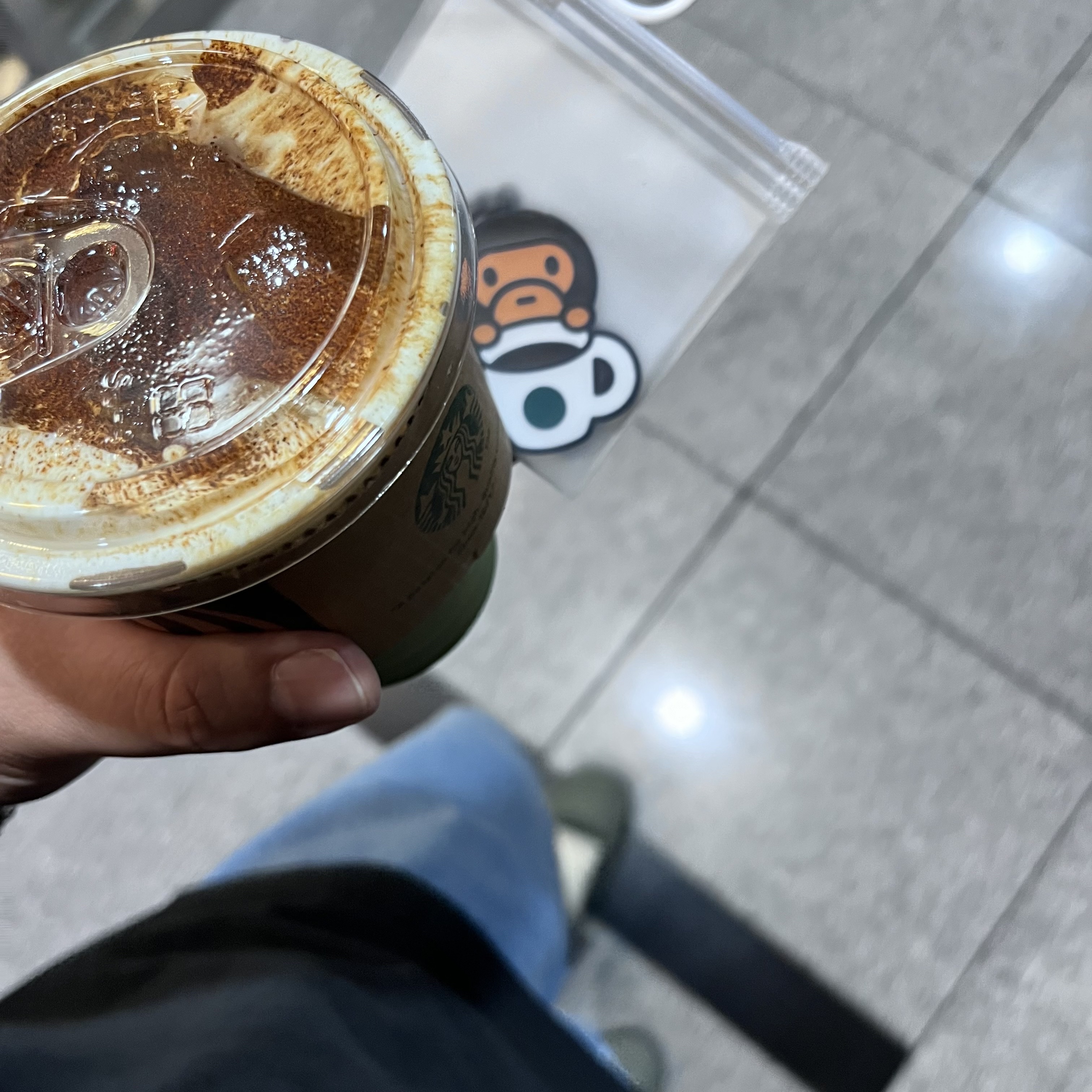 Jordan 4 x Undefeated Retro OG SP Deep Green and Clementine, Starbucks x BAPE Baby Milo Keychain 착용 스타일