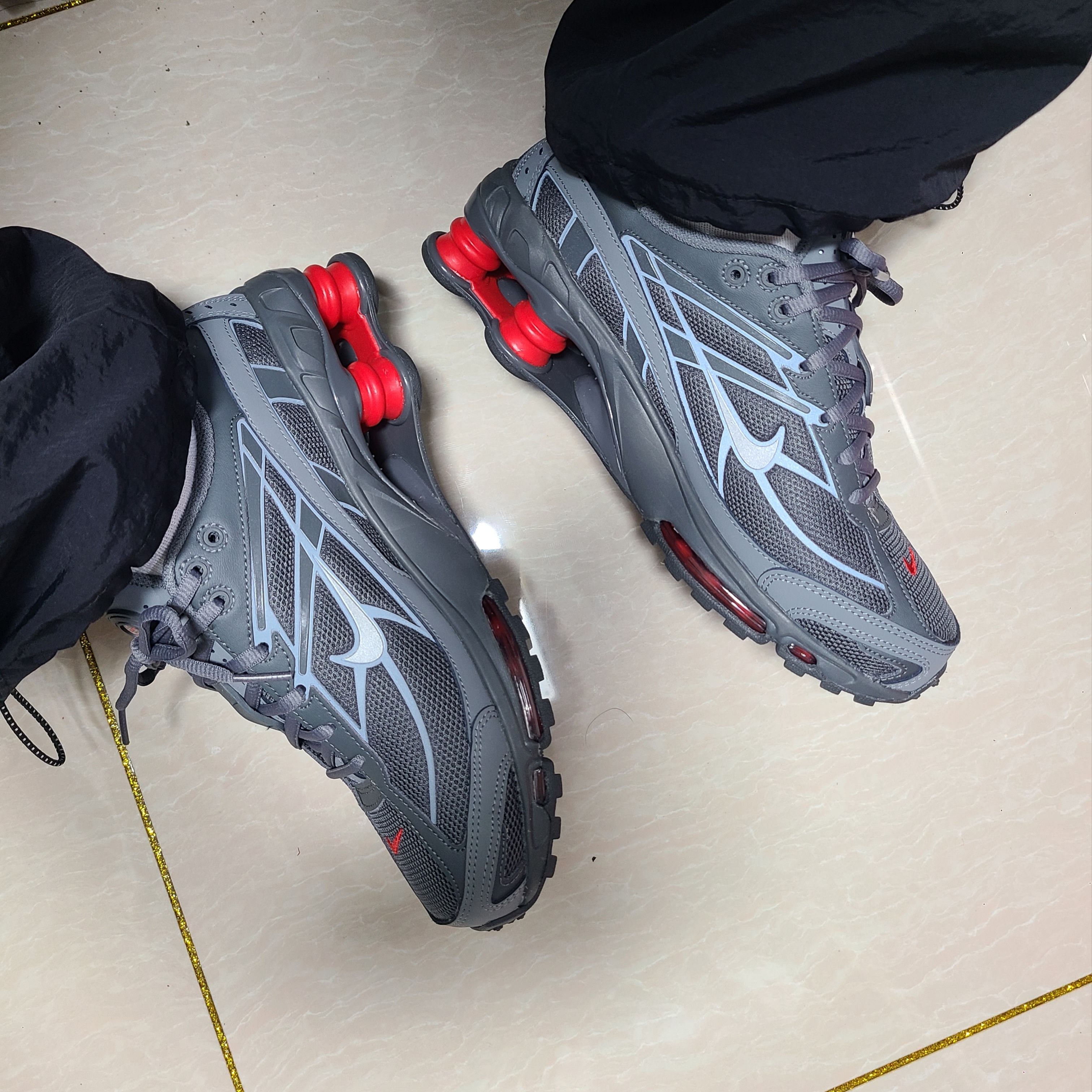 Nike Shox Ride 2 Light Graphite Anthracite, Nike Shox Ride 2 Iron Grey and Anthracite 착용 스타일 - 5