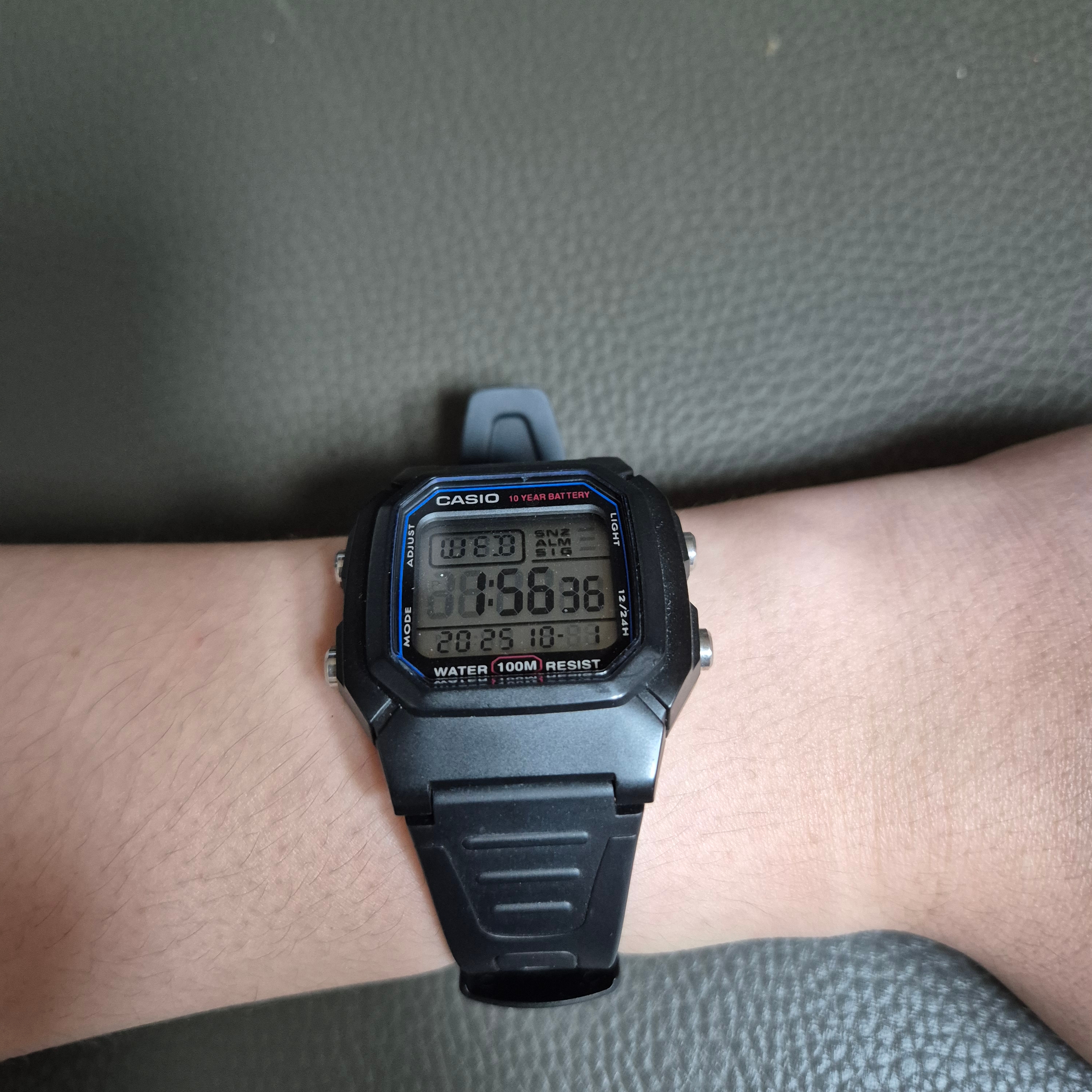 Casio W-800H-1AV 착용 스타일
