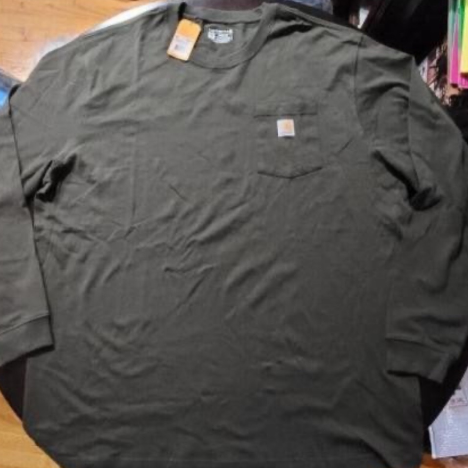 Carhartt Loose Fit Heavyweight Regular Long Sleeve Pocket T-Shirt Carbon Heather 착용 스타일