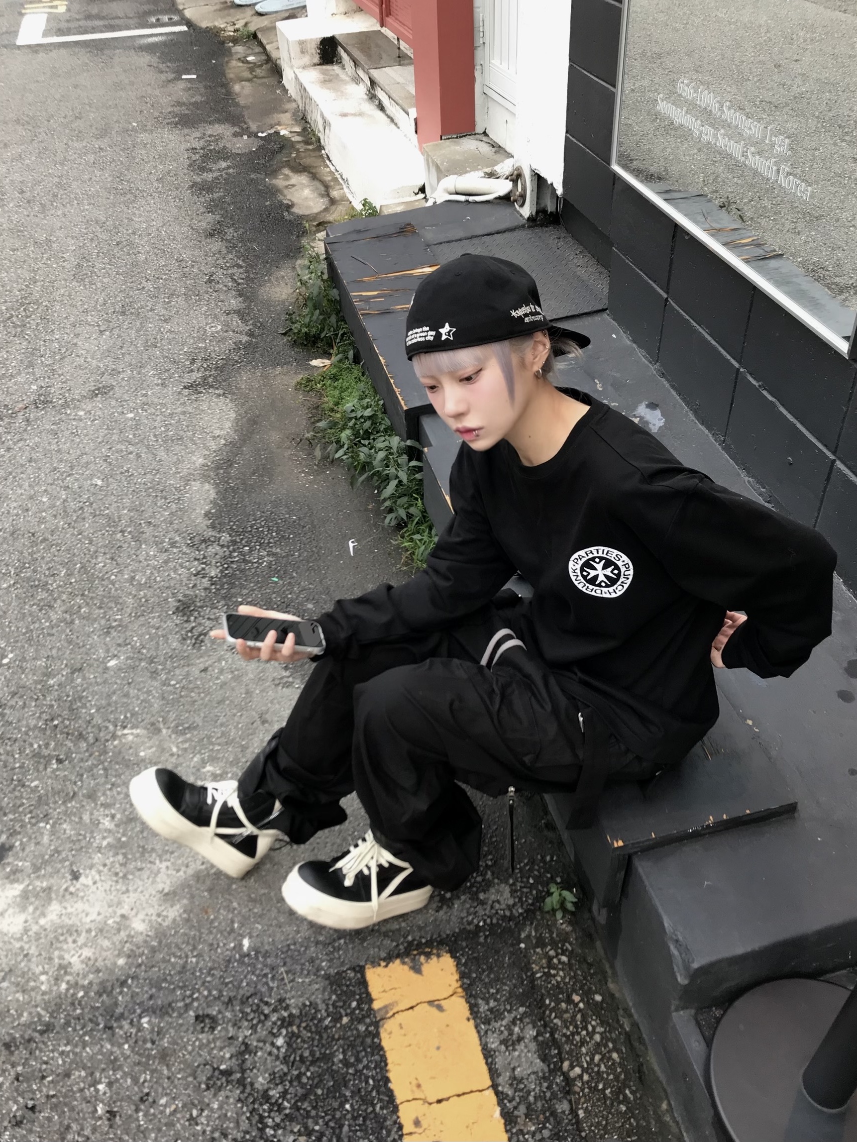 Aoiro 6-Panel Hikari A/N Fitted Cap Black, Wapworks Wide Safety Cargo Pants Black 착용 스타일 - 2