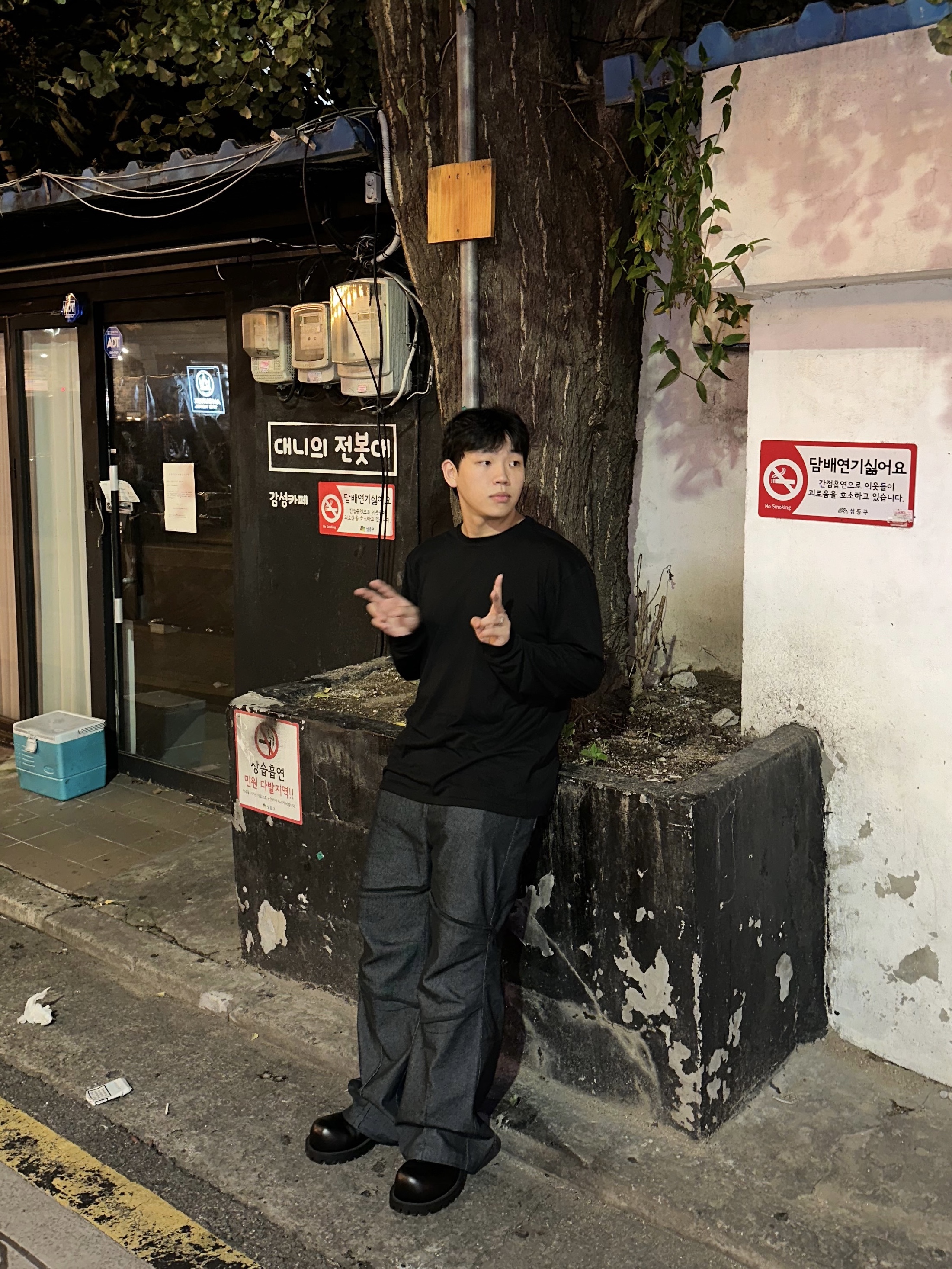 Xlim Ep.6 01 Sleeve T-Shirt Black, Xlim Ep.6 04 Trousers Black 착용 스타일 - 1