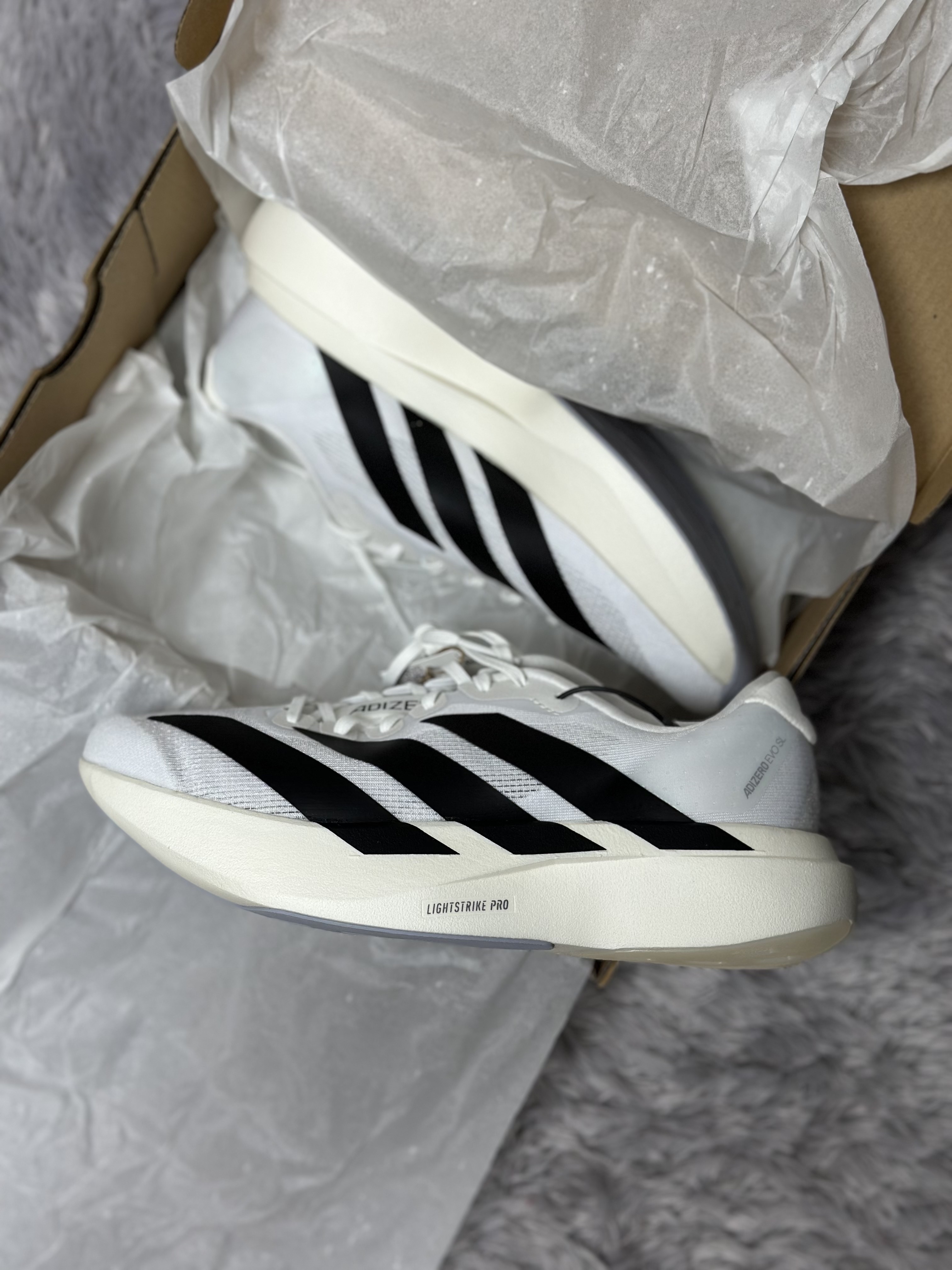 Adidas Adizero EVO SL Cloud White Core Black 착용 스타일 - 1