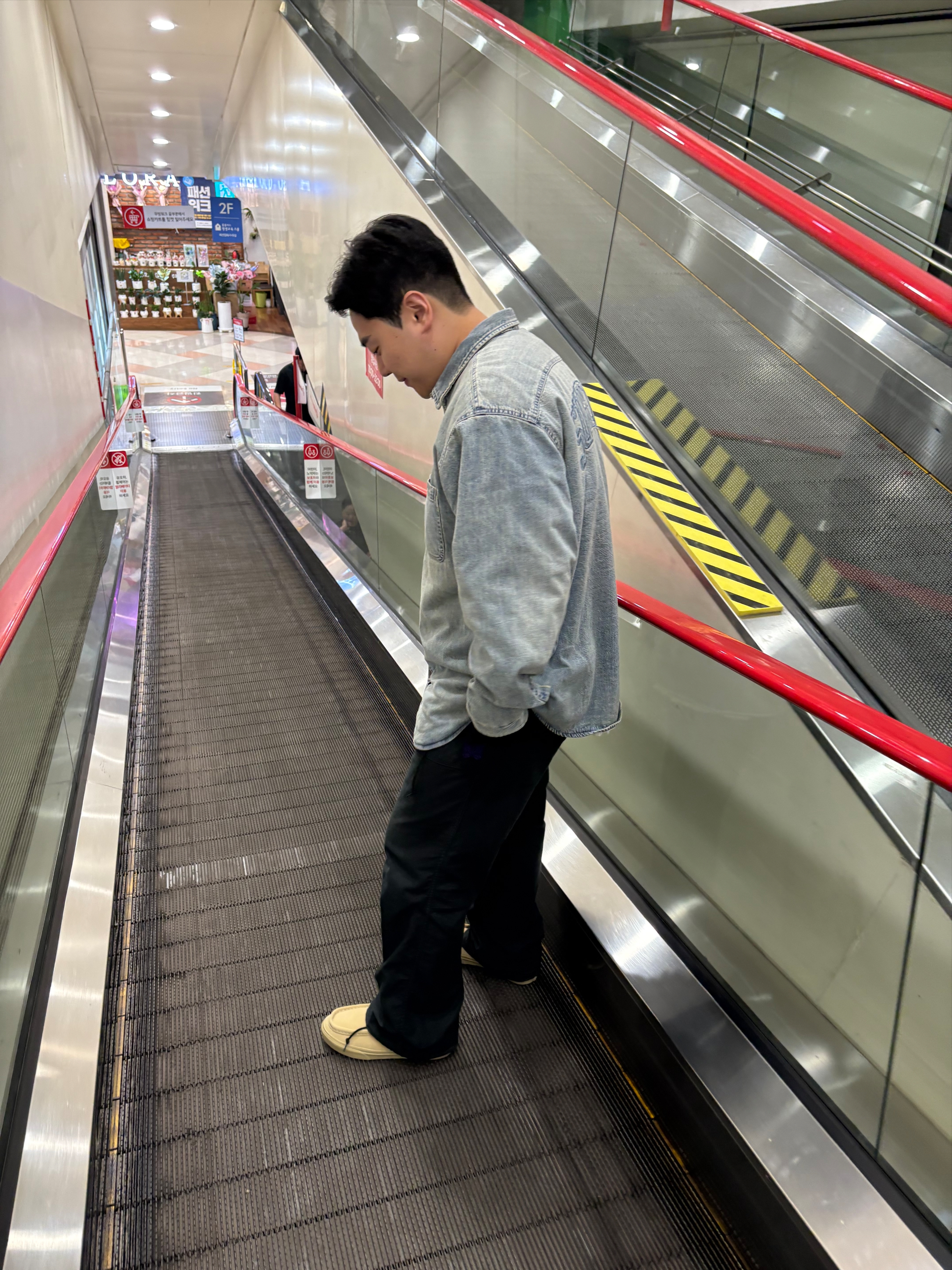 Vans Carver Sand Beige, Supreme Faux Shearling Lined Work Shirt Washed Indigo Denim - 24FW 착용 스타일 - 1