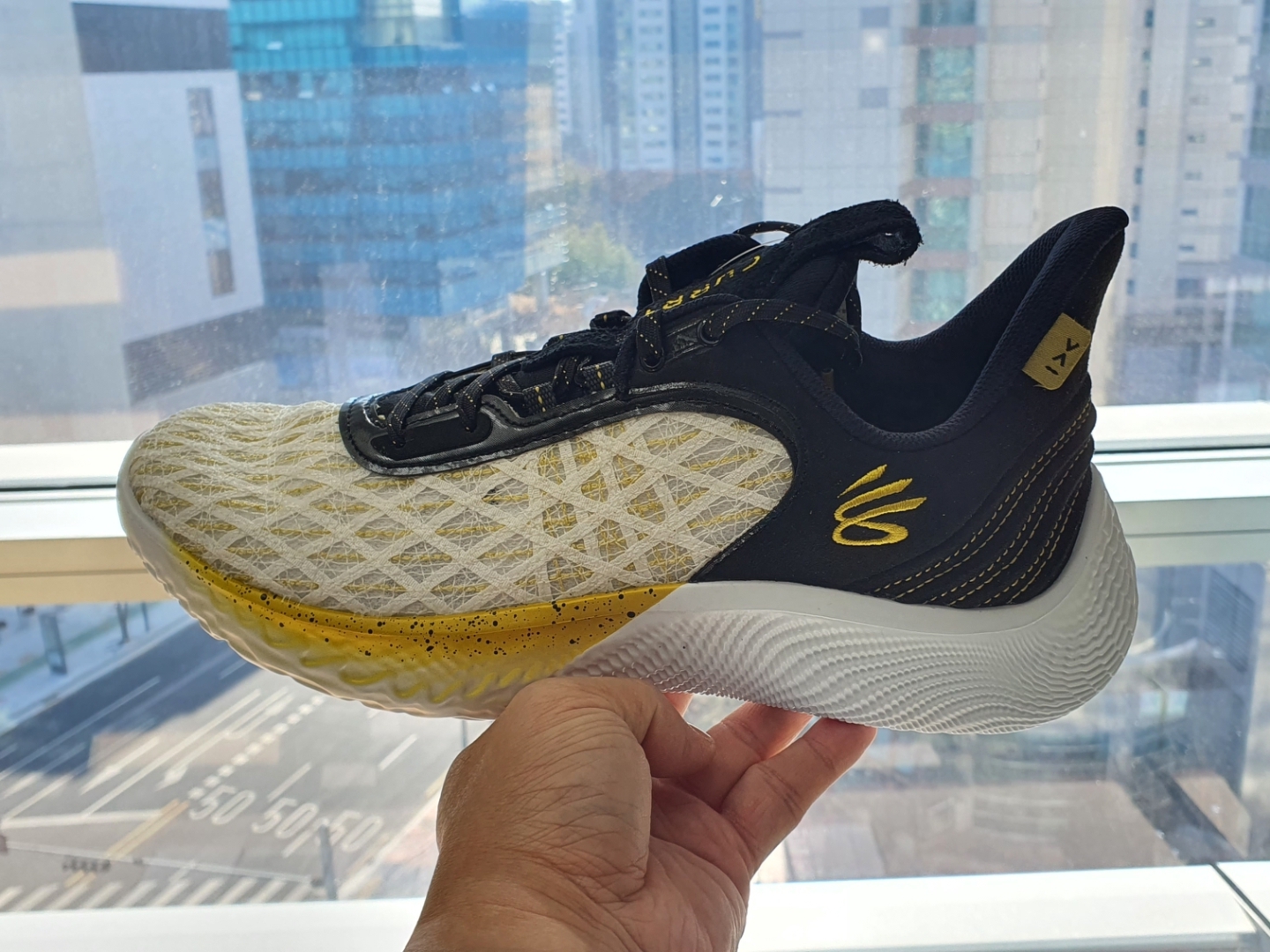 Under Armour Curry Flow 9 White Black 착용 스타일