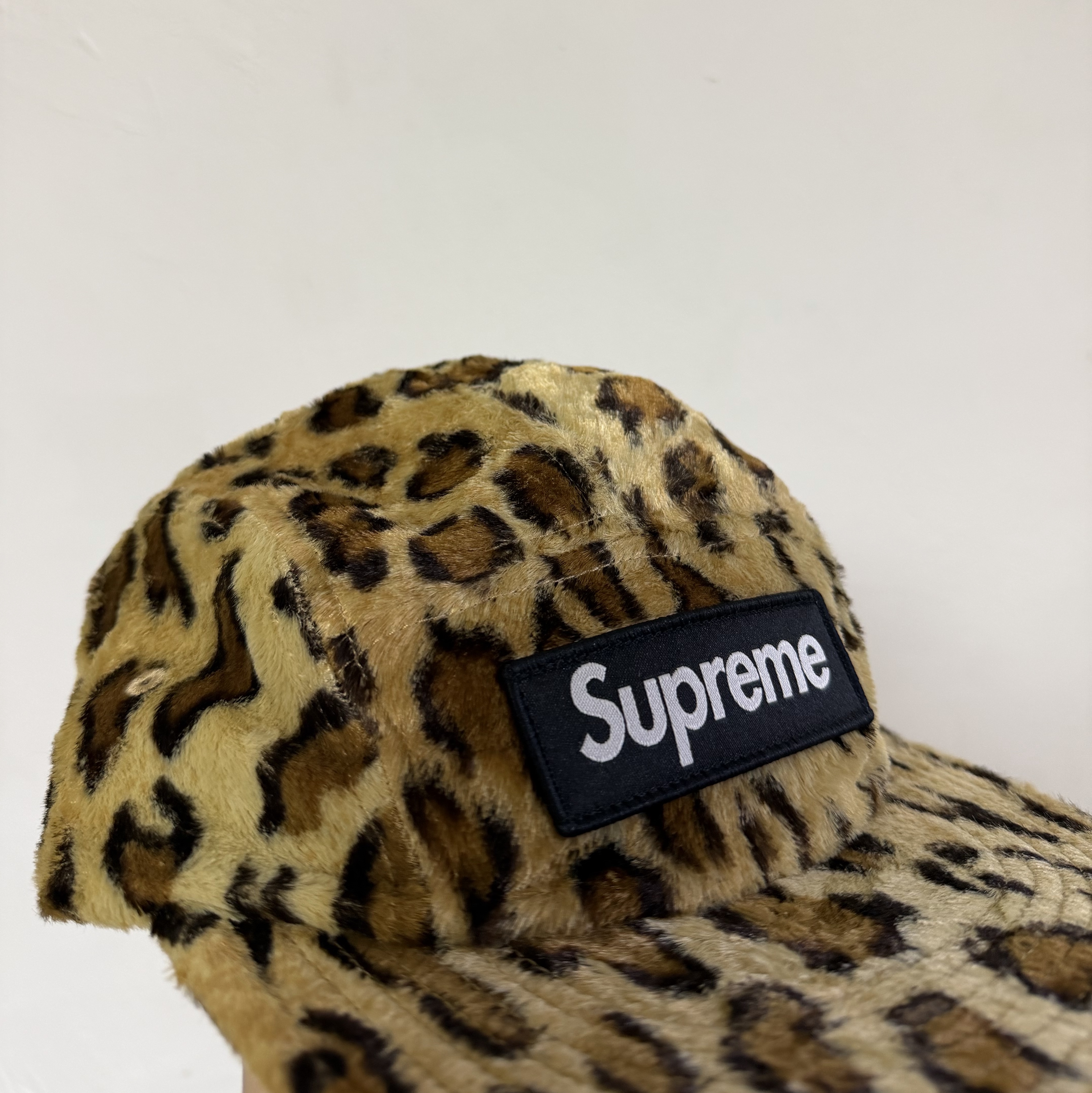 Supreme x GOODENOUGH Crushed Rayon Pile Camp Cap Leopard - 25SS 착용 스타일