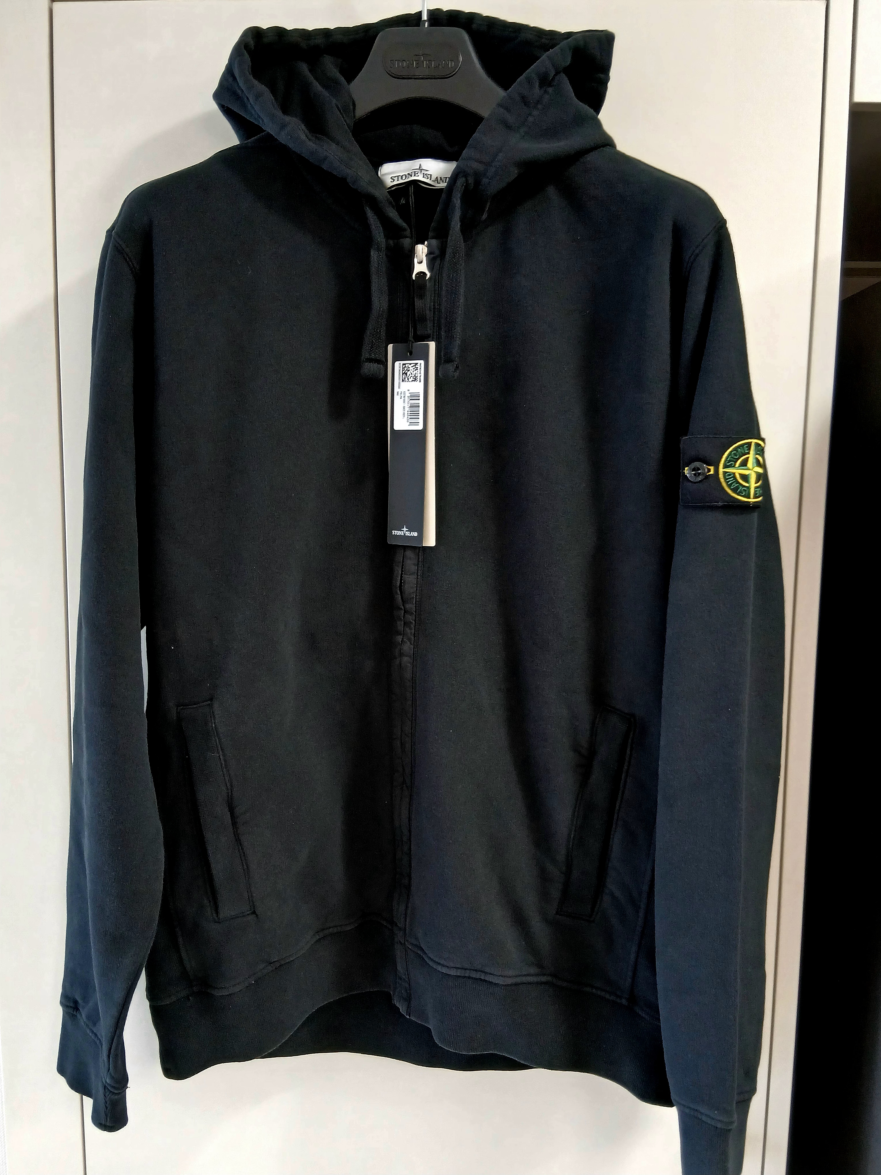 Stone Island 6100067 Brushed Organic Cotton Fleece Regular Fit Hooded Zip Up Sweatshirt Black - 25FW 착용 스타일 - 1