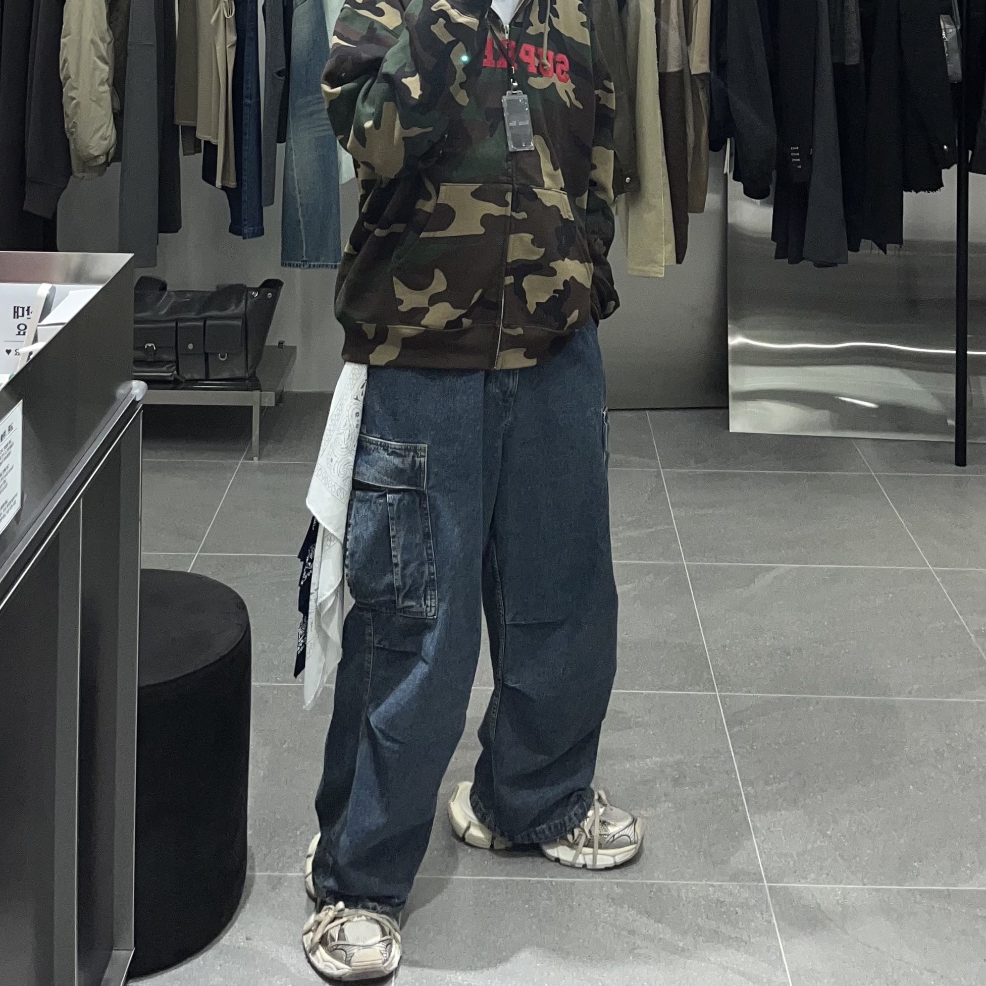 Supreme Collegiate Applique Zip Up Hooded Sweatshirt Woodland Camo - 25FW, Balenciaga 3XL Sneakers Beige 착용 스타일