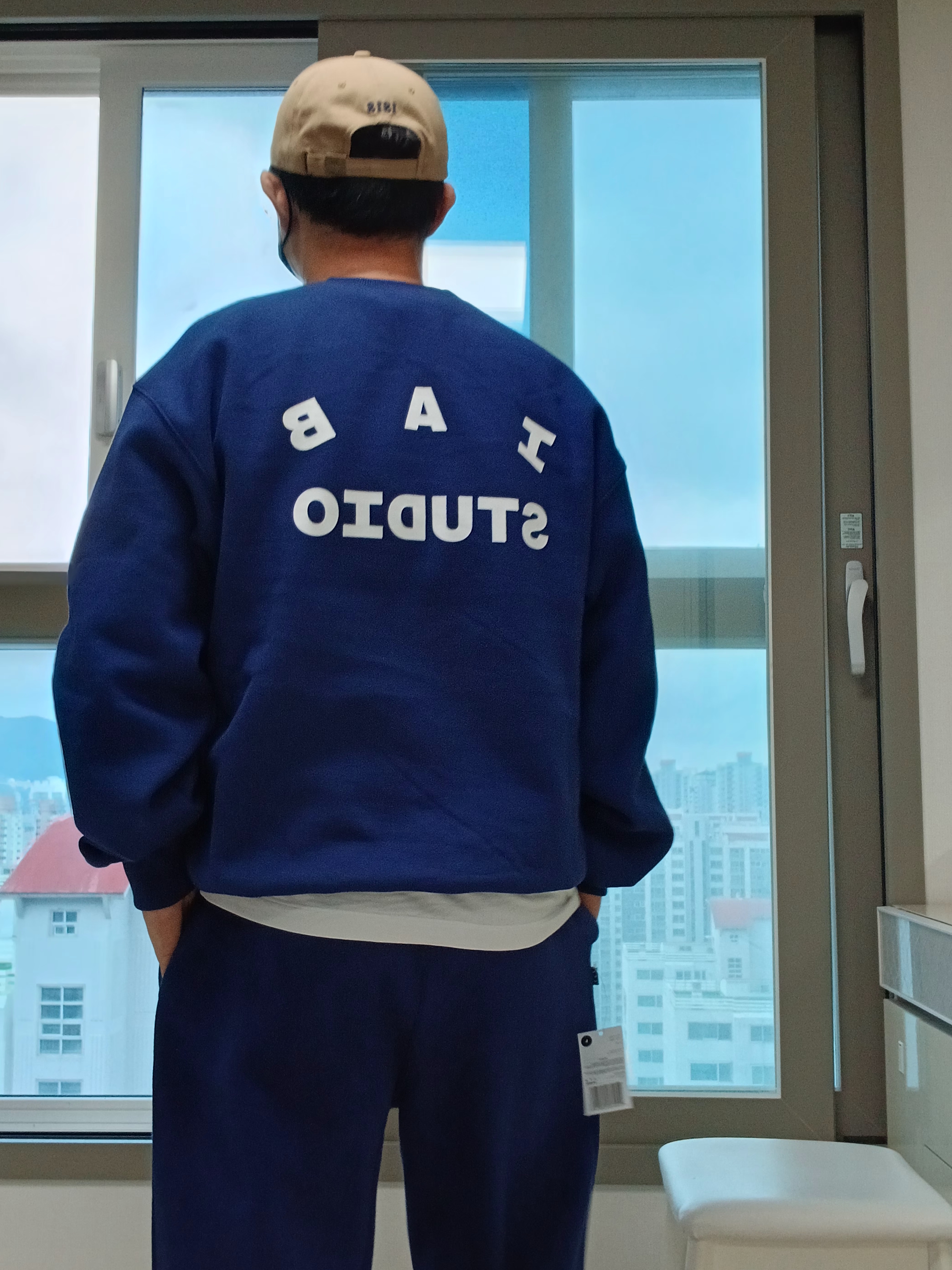 IAB Studio IAB Original Sweatpants Navy, IAB Studio IAB Original Sweatshirt Navy 착용 스타일 - 2