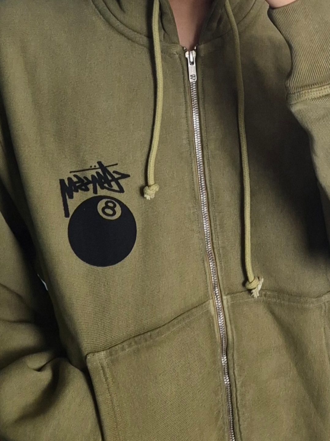 Stussy 8 Ball Pigment Dyed Zip Hoodie Olive 착용 스타일