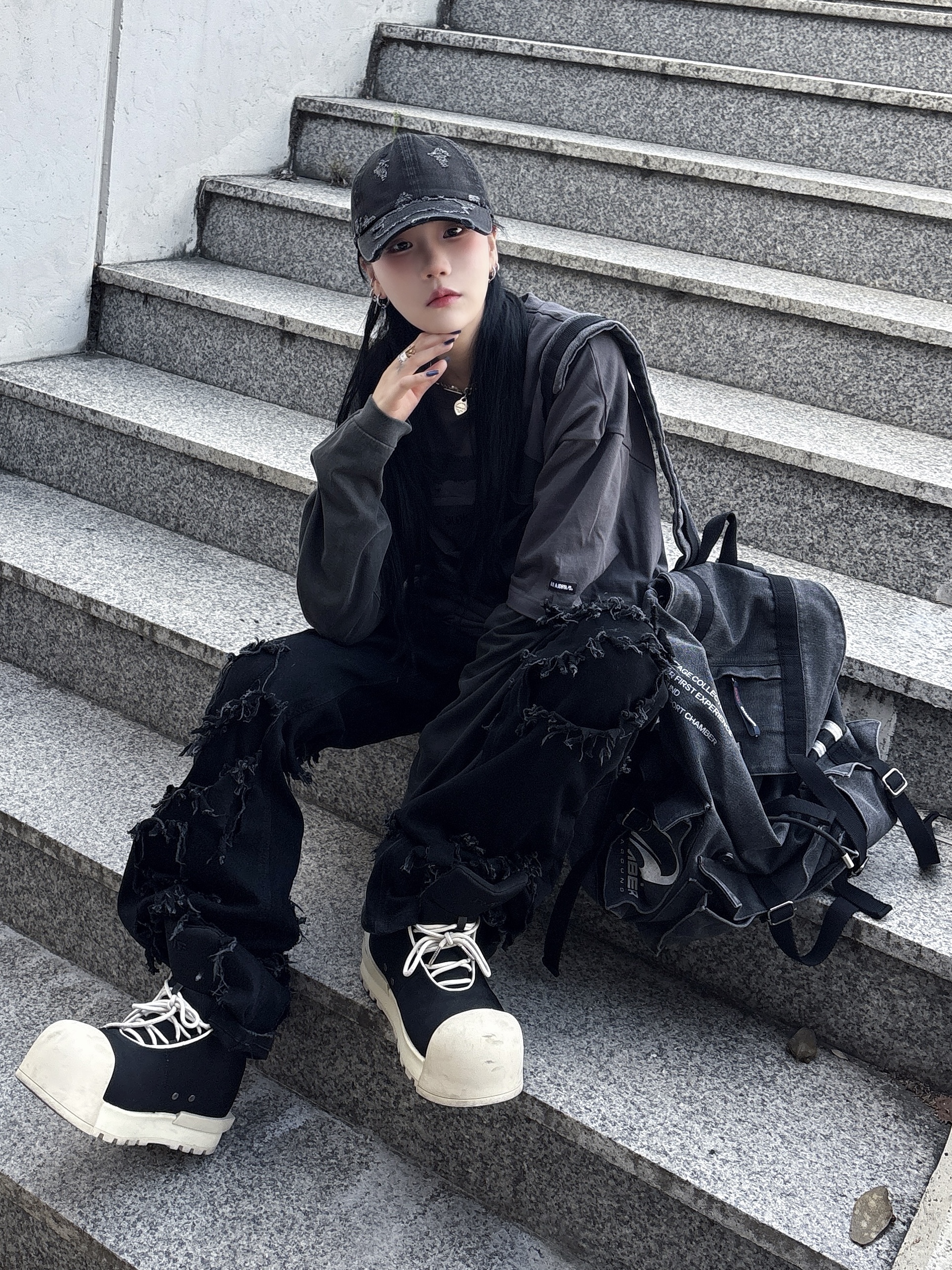 SPORT CHAMBER SC Sporty Rucksack Charcol, AJOBYAJO S=D Layered T-Shirt Charcoal 착용 스타일 - 2