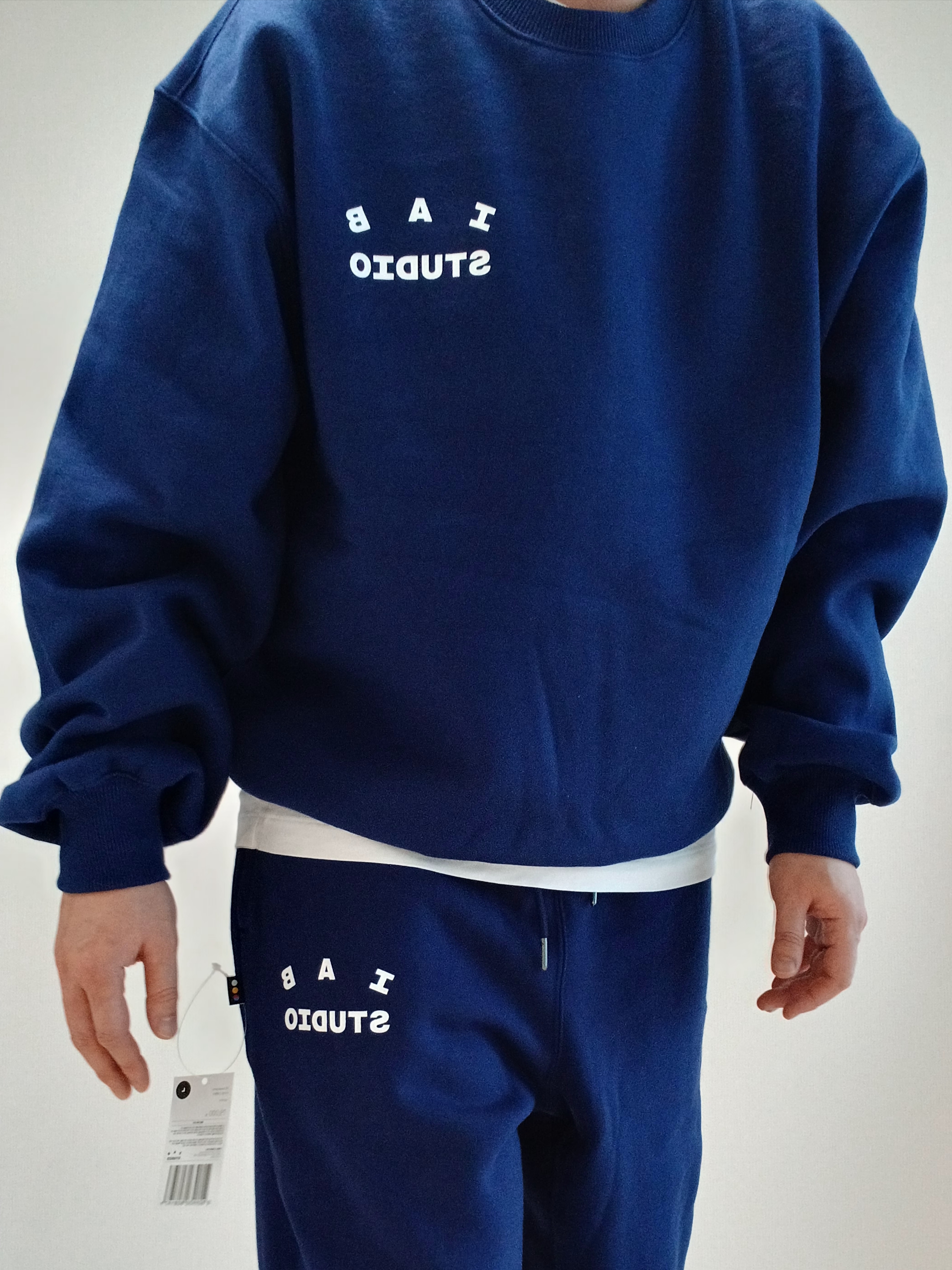 IAB Studio IAB Original Sweatpants Navy, IAB Studio IAB Original Sweatshirt Navy 착용 스타일 - 3