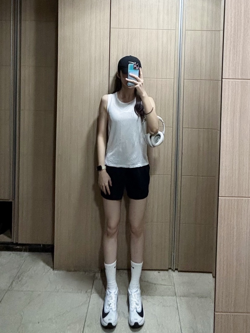 Nike Zoom Fly 6 White Pure Platinum, Nike Everyday Cushioned Training Crew Socks White (6 Pack/Korean Ver.) 착용 스타일