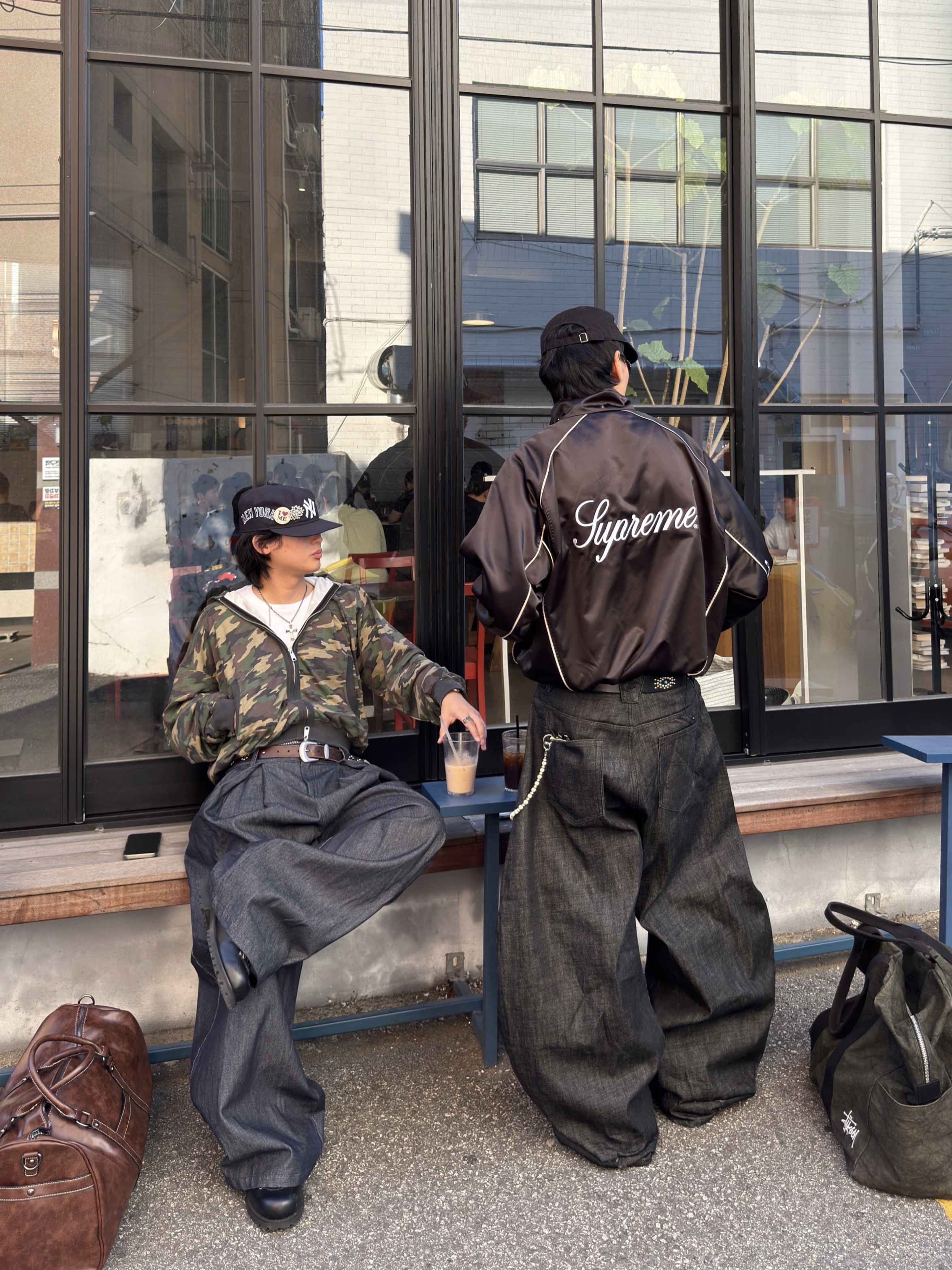 Stussy Canvas Flight Bag Washed Black, Supreme Satin Hooded Track Jacket Black - 24SS 착용 스타일 - 1