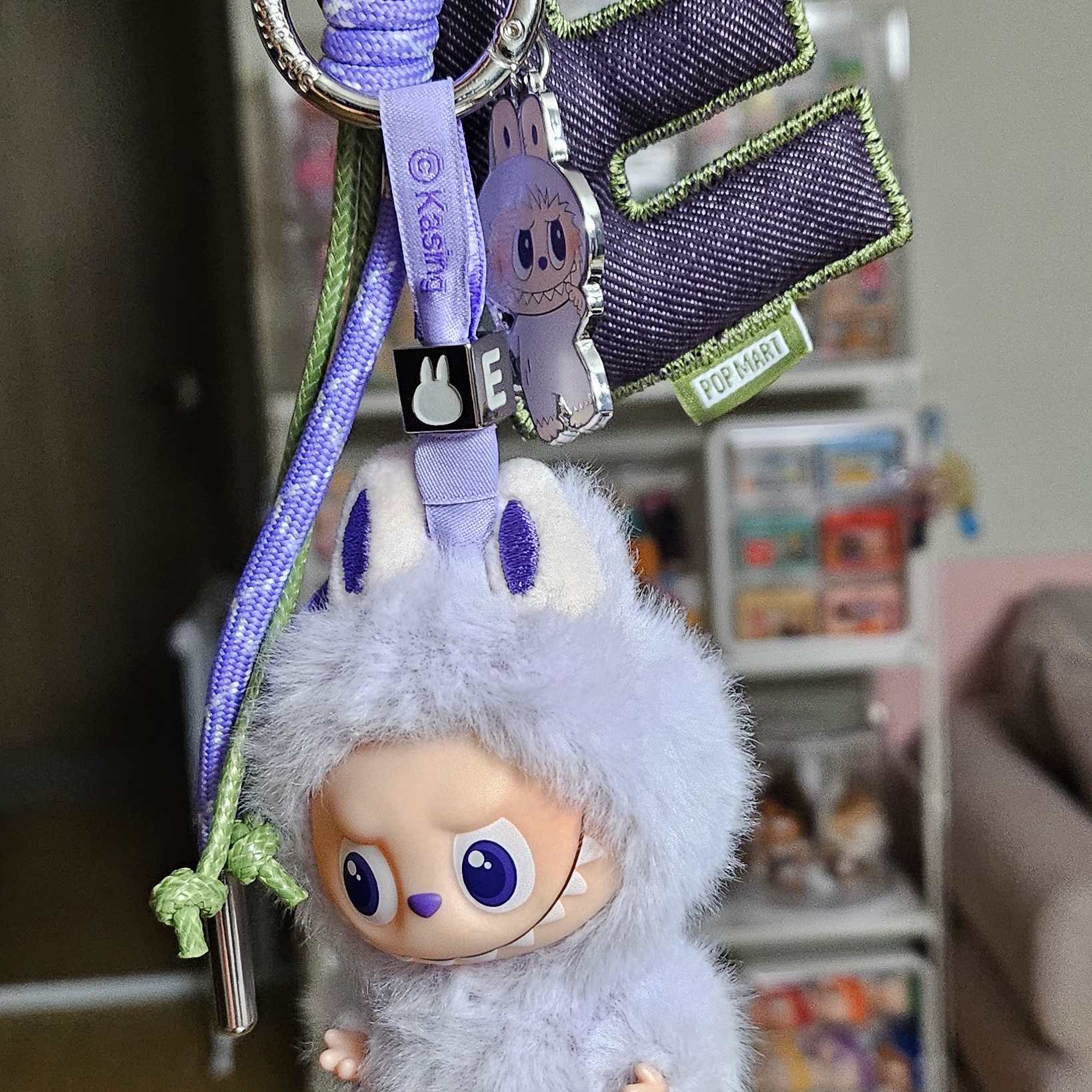 Pop Mart Labubu The Monsters Pin For Love Series Vinyl Plush Pendant (A-M) E (Opened Case) 착용 스타일 - 4