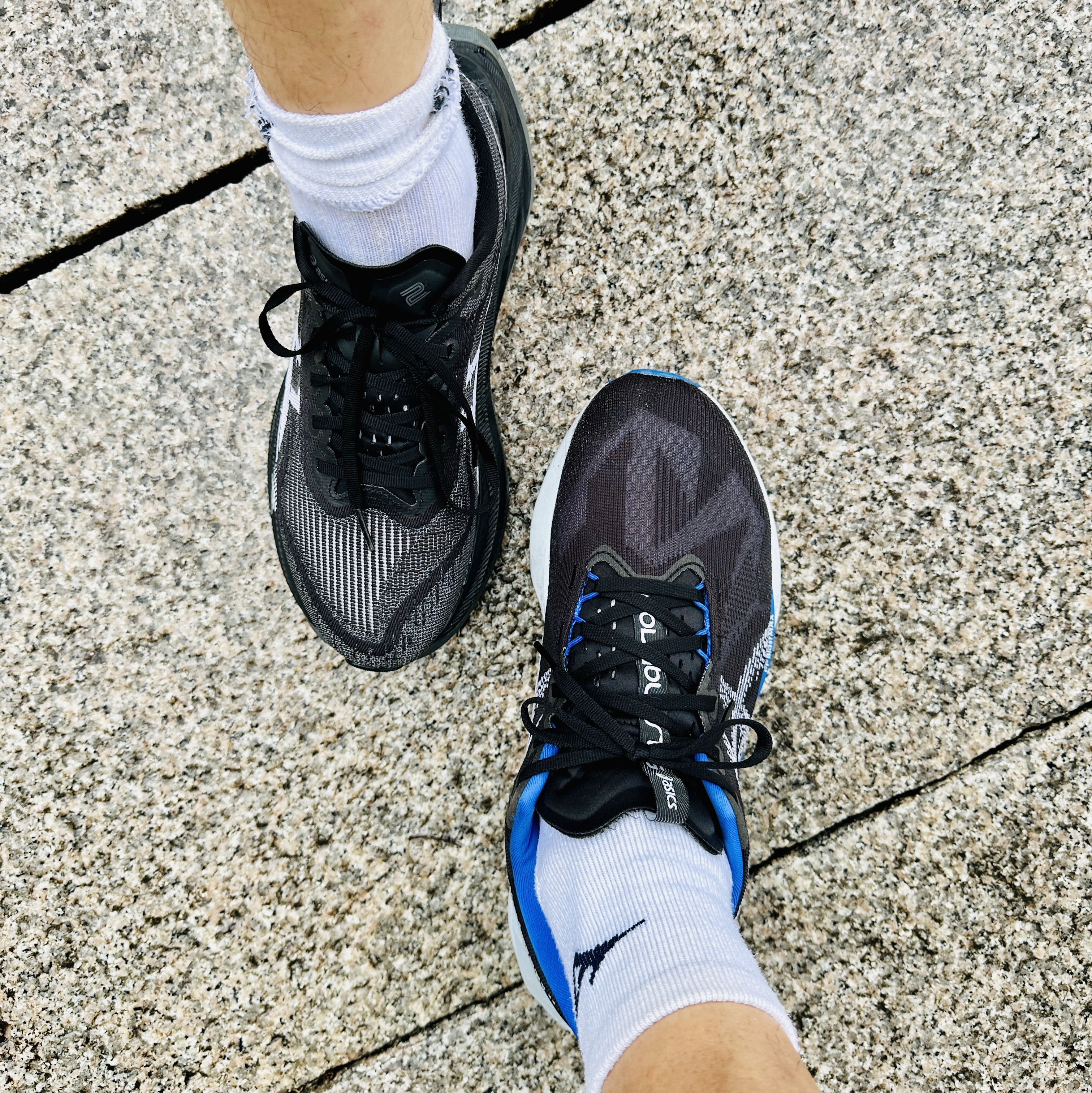 Asics Novablast 5 Black White 착용 스타일