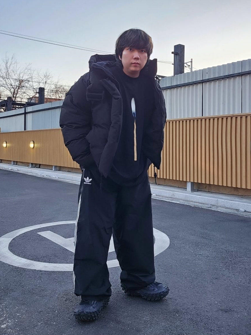 Balenciaga Defender Sneakers Black 착용 스타일