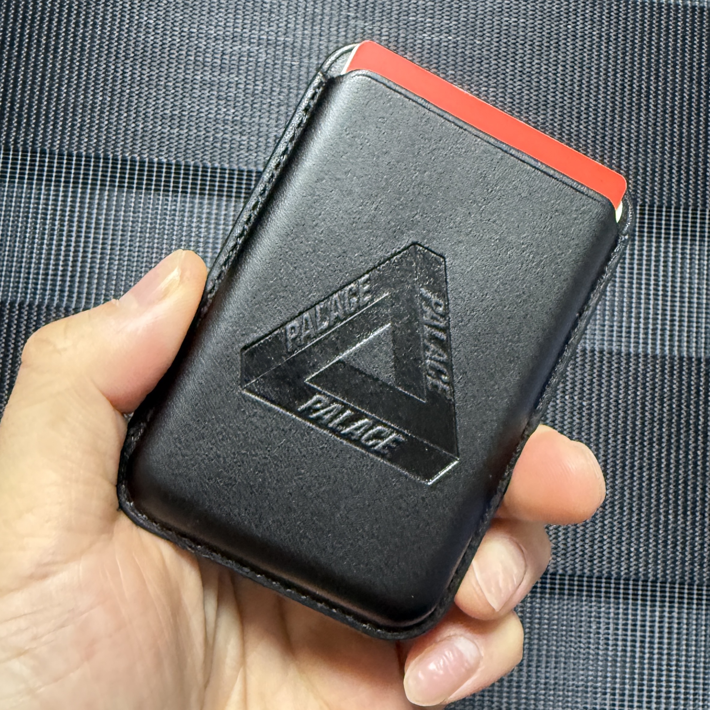 Palace Magsafe Wallet Black - 25SS 착용 스타일