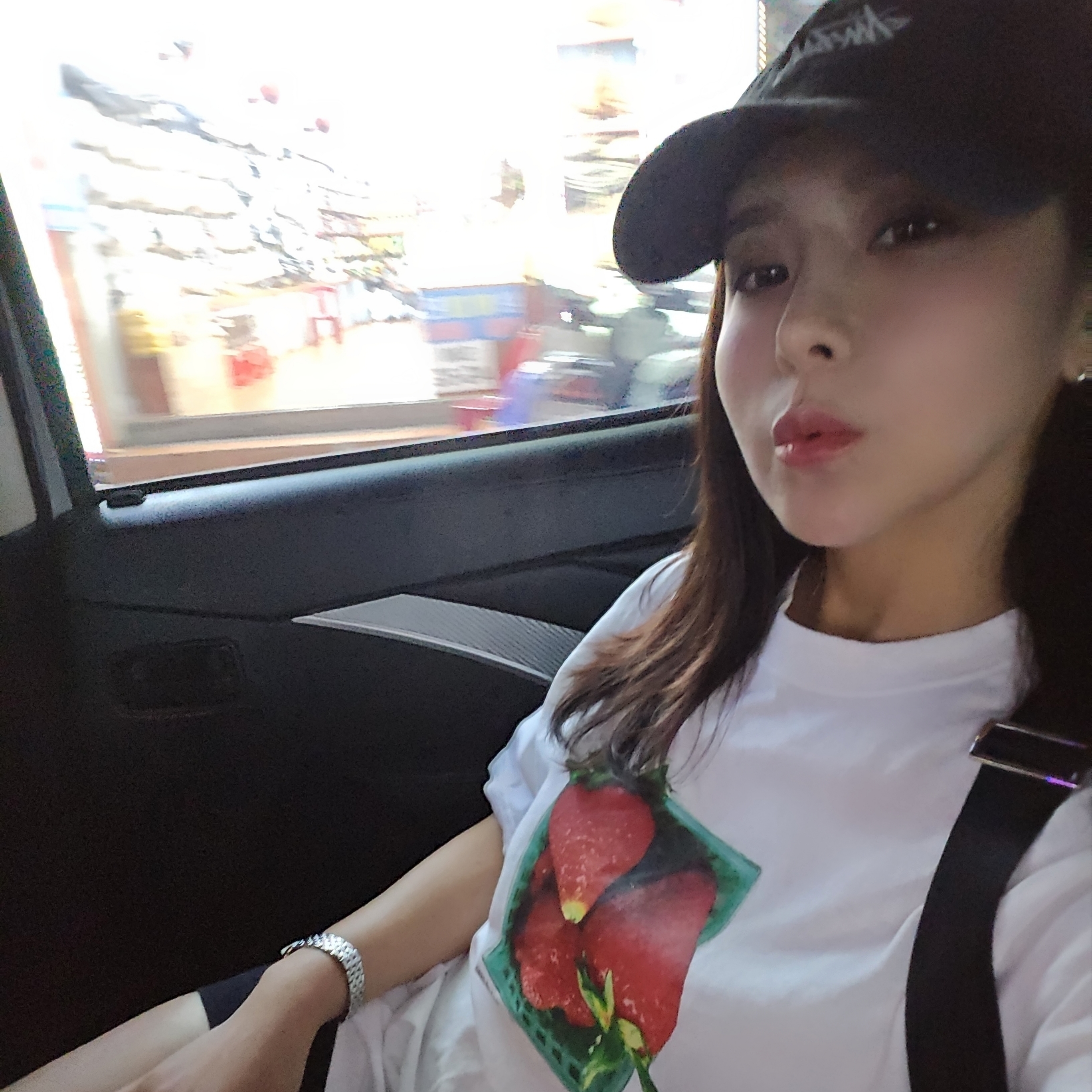 Stussy Berries T-Shirt White 착용 스타일