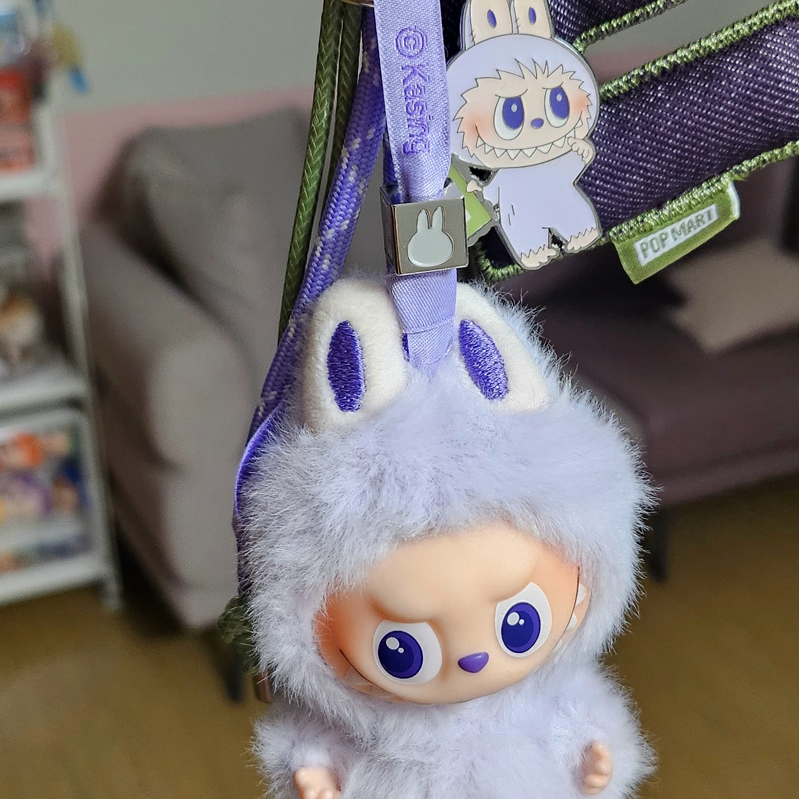 Pop Mart Labubu The Monsters Pin For Love Series Vinyl Plush Pendant (A-M) E (Opened Case) 착용 스타일 - 5