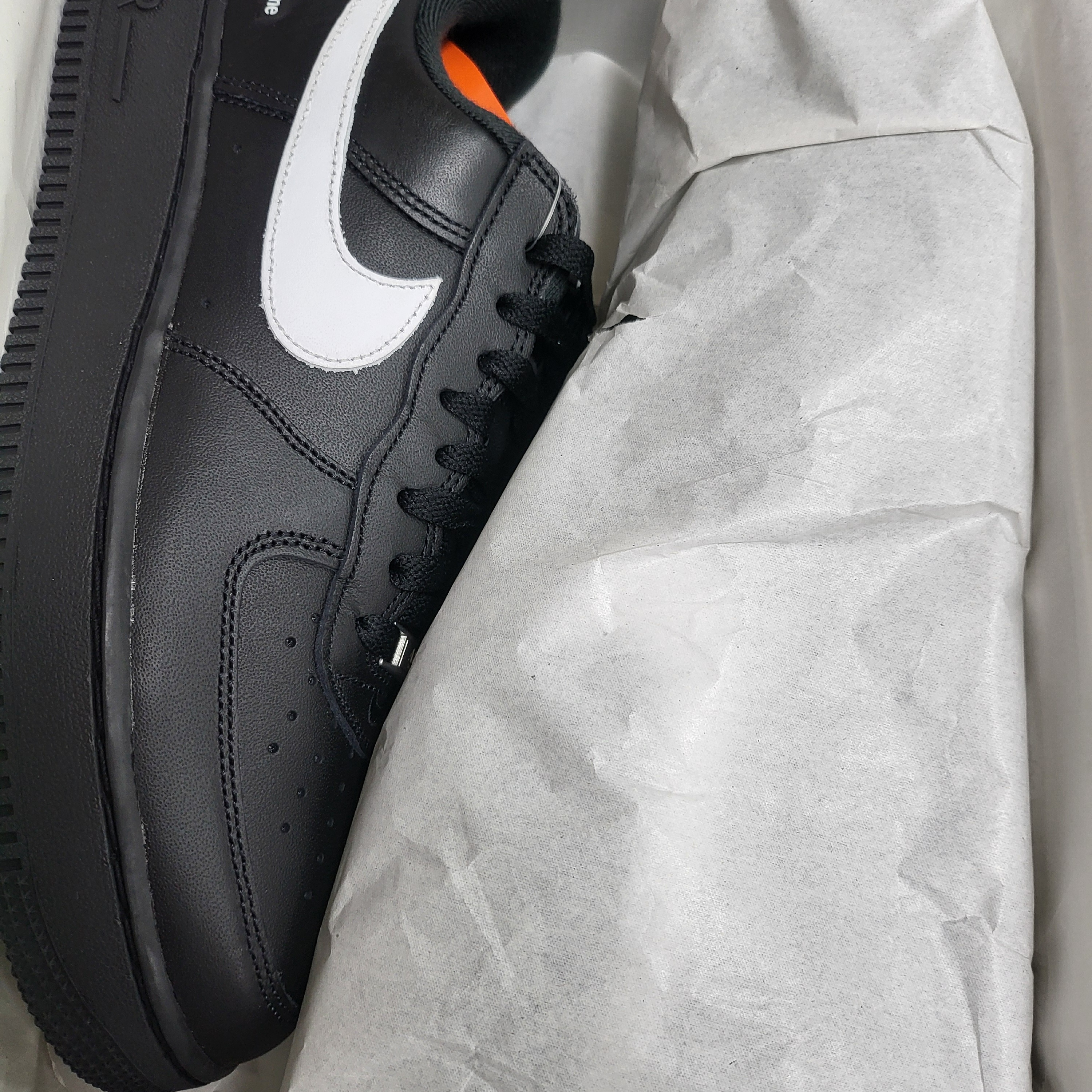 Nike x Supreme Air Force 1 Low Black 착용 스타일